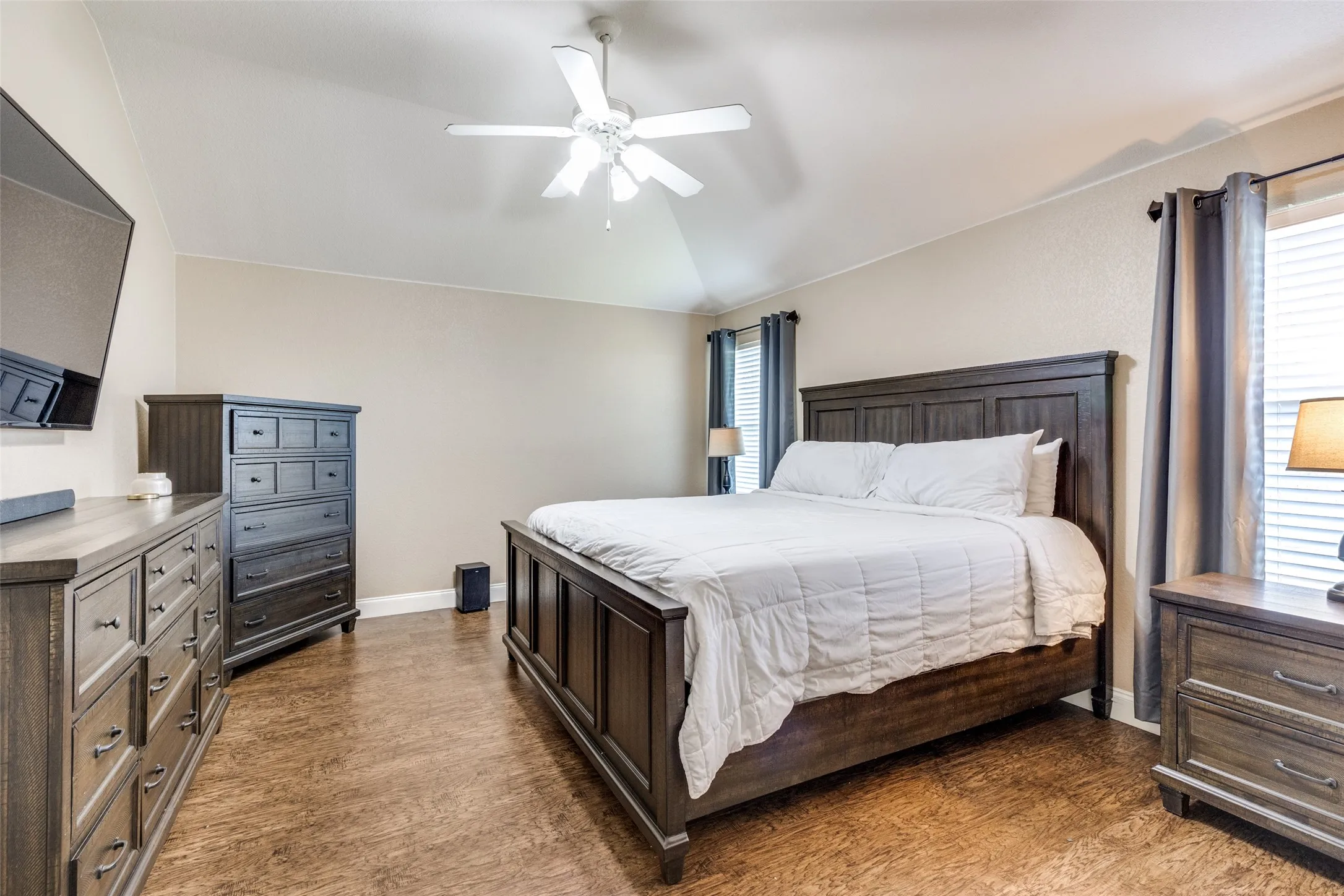 Single Family Residence For Sale in Tarrant County , 13729 Village Vista Drive, Fort Worth, Texas 76052, 3 Bedrooms, 2 Bathrooms, 2 Garage spaces, 1,868 Sqft, built in 2005, Price $324,900, mls#21254510, Real Estate Agent in Fort Worth, Homes For Sale in Tarrant county, Homes For Sale in Fort Worth, Realtor in Fort Worth Texas, Real Estate Brokerage Independent Realty Texas, Luminita Cordes Realtor