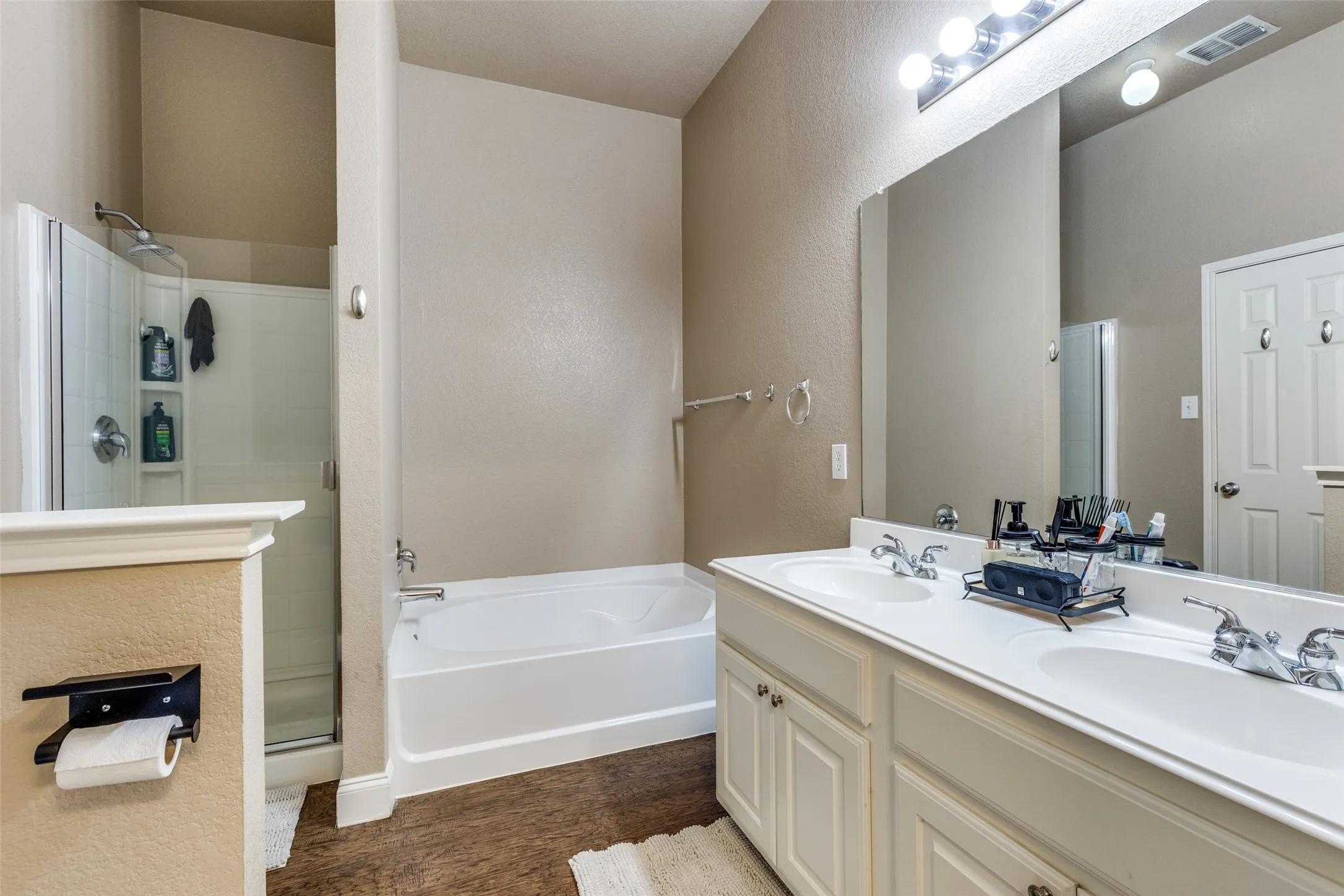 Single Family Residence For Sale in Tarrant County , 13729 Village Vista Drive, Fort Worth, Texas 76052, 3 Bedrooms, 2 Bathrooms, 2 Garage spaces, 1,868 Sqft, built in 2005, Price $324,900, mls#21254510, Real Estate Agent in Fort Worth, Homes For Sale in Tarrant county, Homes For Sale in Fort Worth, Realtor in Fort Worth Texas, Real Estate Brokerage Independent Realty Texas, Luminita Cordes Realtor
