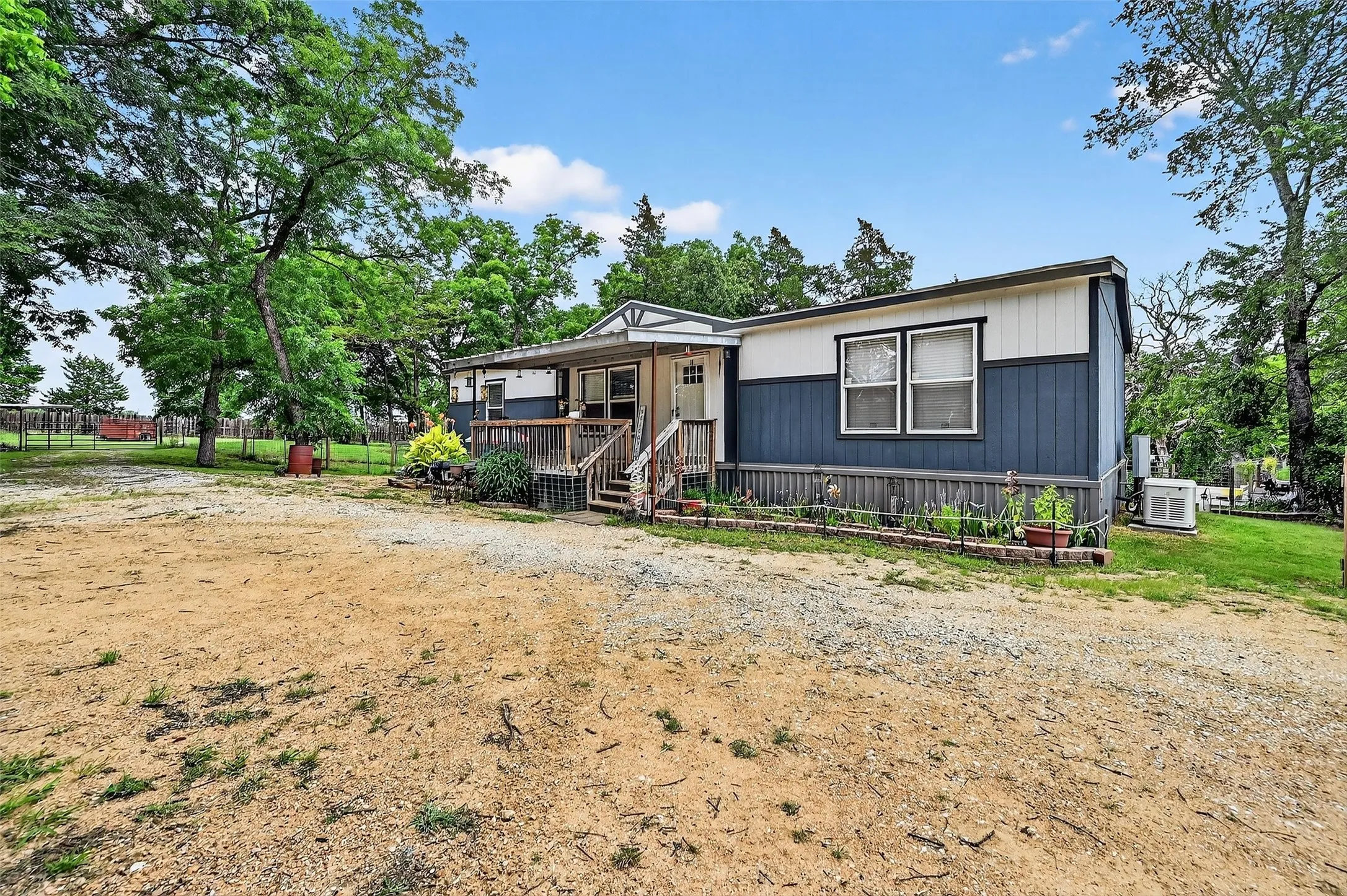 Manufactured Home For Sale in Grayson County , 2869 Ranch Road, Whitesboro, Texas 76273, 3 Bedroom, 2 Bathroom, Garage spaces, 1,512 Sqft, built in 2021, mls#21254269, Real Estate Agent in Whitesboro, Homes For Sale in Grayson county, Homes For Sale in Whitesboro, Realtor in Whitesboro Texas, Real Estate Brokerage Independent Realty Texas, Luminita Cordes Realtor