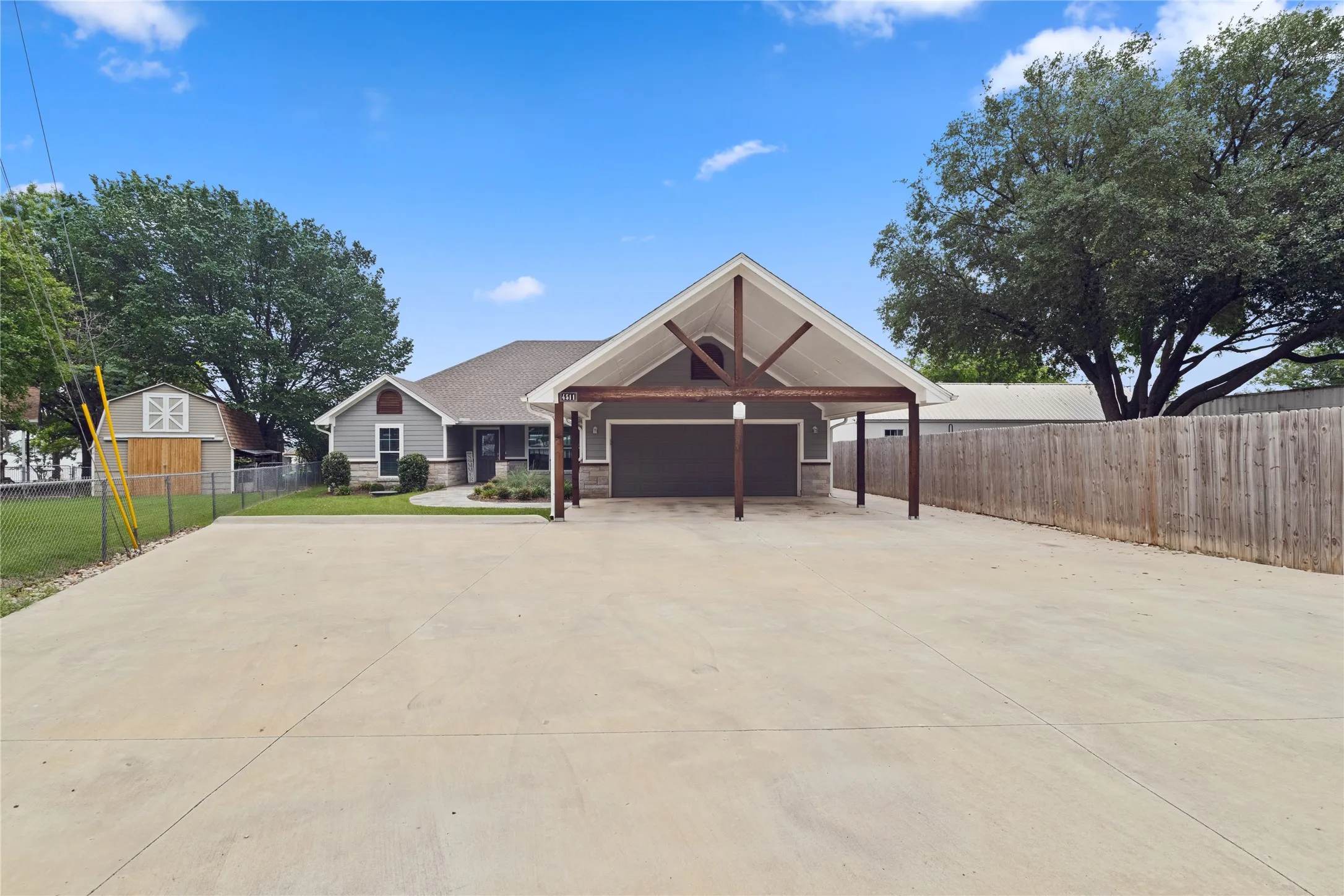 Single Family Residence For Sale in Hood County , 4511 Wildwood Circle, Granbury, Texas 76049, 3 Bedroom, 2 Bathroom, 2 Garage spaces, 1,837 Sqft, built in 2022, Preowned, mls#21252946, Real Estate Agent in Granbury, Homes For Sale in Hood county, Homes For Sale in Granbury, Realtor in Granbury Texas, Real Estate Brokerage Independent Realty Texas, Luminita Cordes Realtor