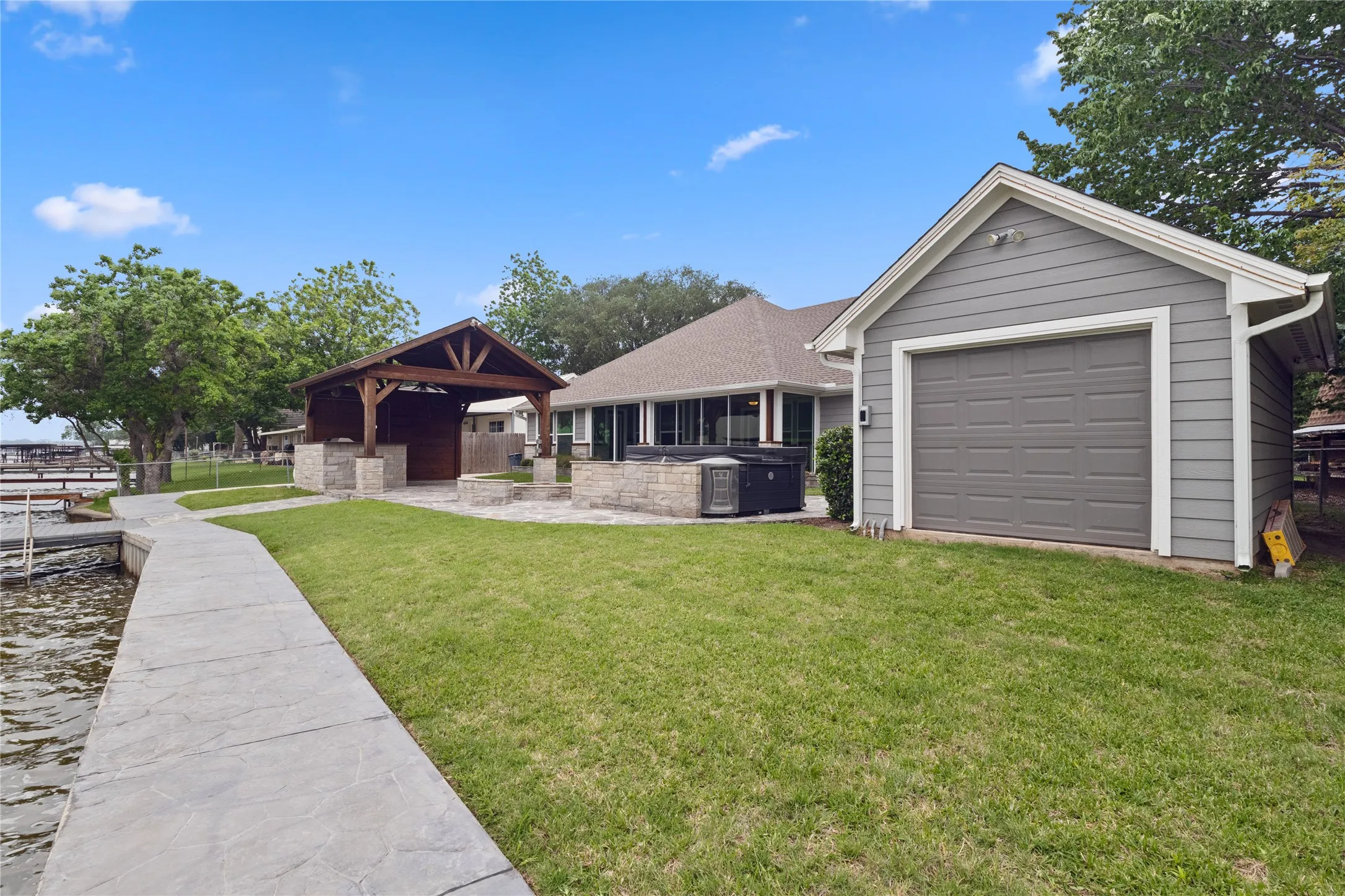 Single Family Residence For Sale in Hood County , 4511 Wildwood Circle, Granbury, Texas 76049, 3 Bedroom, 2 Bathroom, 2 Garage spaces, 1,837 Sqft, built in 2022, Preowned, mls#21252946, Real Estate Agent in Granbury, Homes For Sale in Hood county, Homes For Sale in Granbury, Realtor in Granbury Texas, Real Estate Brokerage Independent Realty Texas, Luminita Cordes Realtor