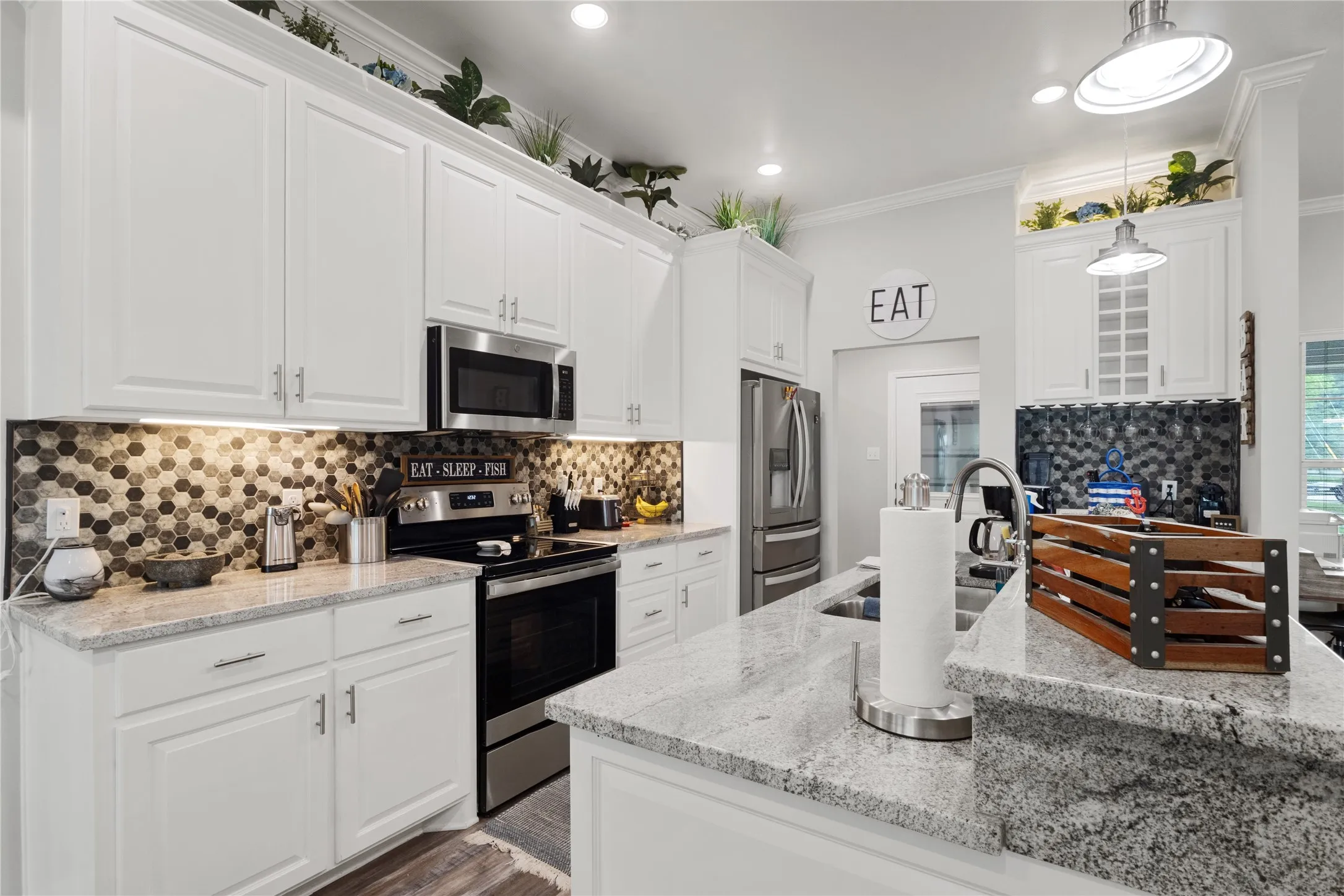 Single Family Residence For Sale in Hood County , 4511 Wildwood Circle, Granbury, Texas 76049, 3 Bedroom, 2 Bathroom, 2 Garage spaces, 1,837 Sqft, built in 2022, Preowned, mls#21252946, Real Estate Agent in Granbury, Homes For Sale in Hood county, Homes For Sale in Granbury, Realtor in Granbury Texas, Real Estate Brokerage Independent Realty Texas, Luminita Cordes Realtor