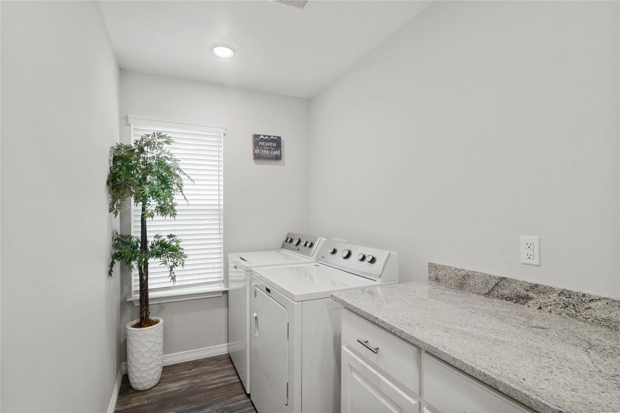 Single Family Residence For Sale in Hood County , 4511 Wildwood Circle, Granbury, Texas 76049, 3 Bedroom, 2 Bathroom, 2 Garage spaces, 1,837 Sqft, built in 2022, Preowned, mls#21252946, Real Estate Agent in Granbury, Homes For Sale in Hood county, Homes For Sale in Granbury, Realtor in Granbury Texas, Real Estate Brokerage Independent Realty Texas, Luminita Cordes Realtor