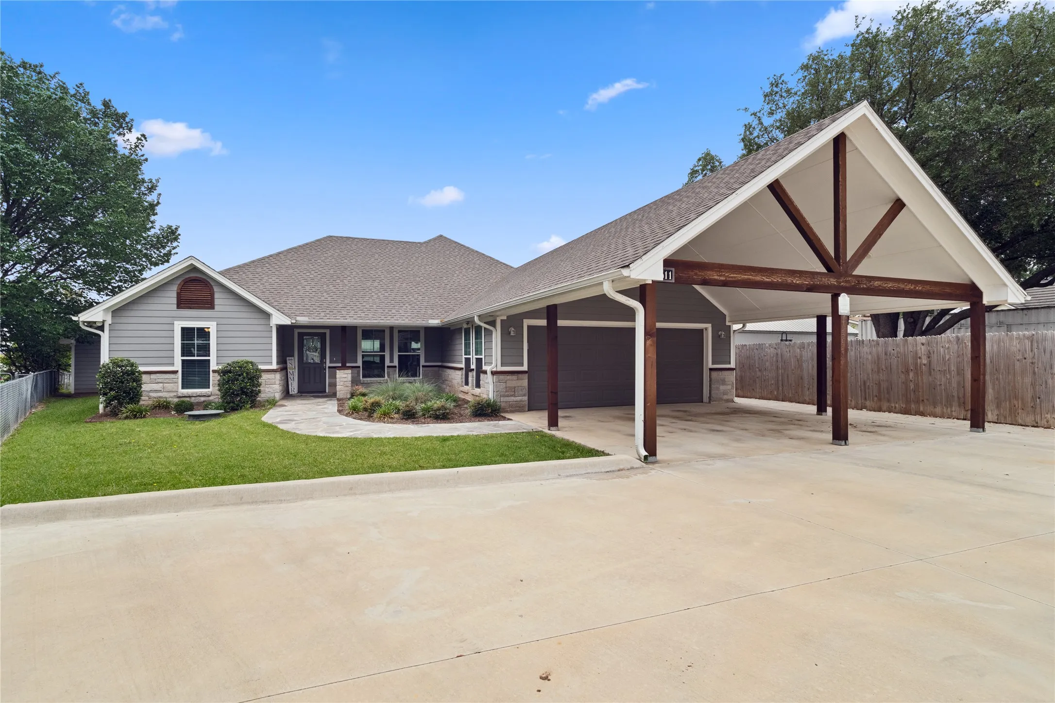 Single Family Residence For Sale in Hood County , 4511 Wildwood Circle, Granbury, Texas 76049, 3 Bedroom, 2 Bathroom, 2 Garage spaces, 1,837 Sqft, built in 2022, Preowned, mls#21252946, Real Estate Agent in Granbury, Homes For Sale in Hood county, Homes For Sale in Granbury, Realtor in Granbury Texas, Real Estate Brokerage Independent Realty Texas, Luminita Cordes Realtor