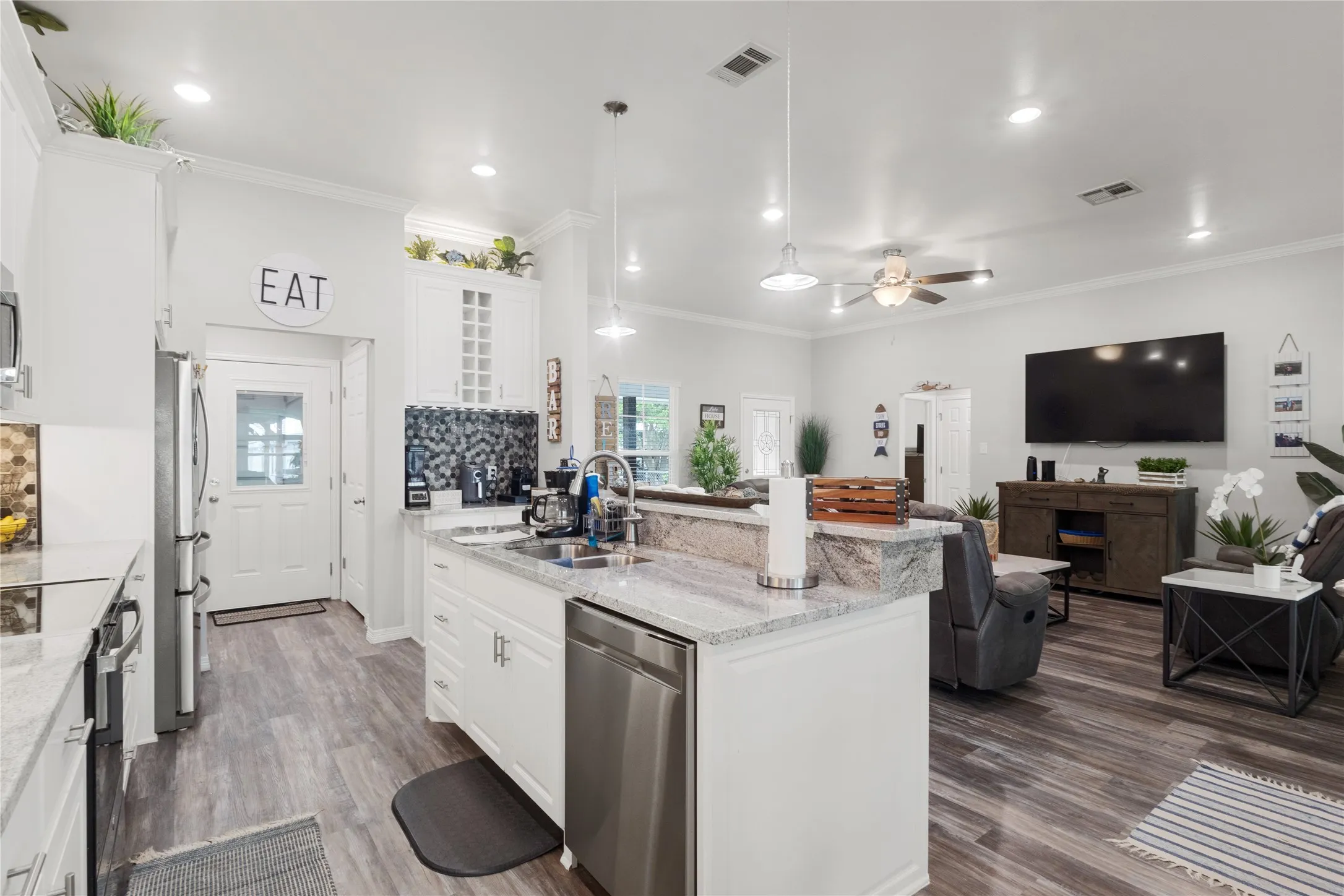 Single Family Residence For Sale in Hood County , 4511 Wildwood Circle, Granbury, Texas 76049, 3 Bedroom, 2 Bathroom, 2 Garage spaces, 1,837 Sqft, built in 2022, Preowned, mls#21252946, Real Estate Agent in Granbury, Homes For Sale in Hood county, Homes For Sale in Granbury, Realtor in Granbury Texas, Real Estate Brokerage Independent Realty Texas, Luminita Cordes Realtor