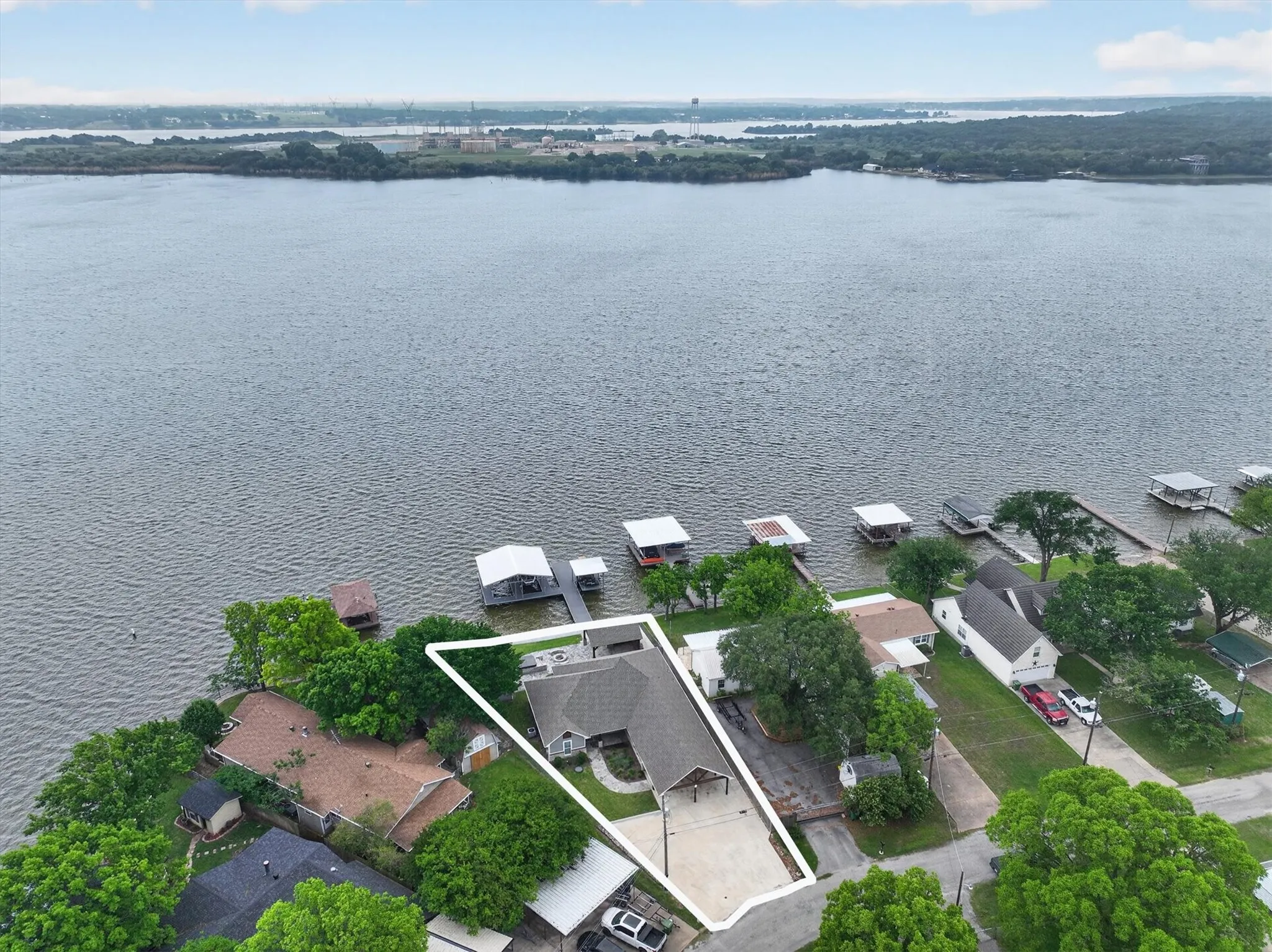 Single Family Residence For Sale in Hood County , 4511 Wildwood Circle, Granbury, Texas 76049, 3 Bedroom, 2 Bathroom, 2 Garage spaces, 1,837 Sqft, built in 2022, Preowned, mls#21252946, Real Estate Agent in Granbury, Homes For Sale in Hood county, Homes For Sale in Granbury, Realtor in Granbury Texas, Real Estate Brokerage Independent Realty Texas, Luminita Cordes Realtor
