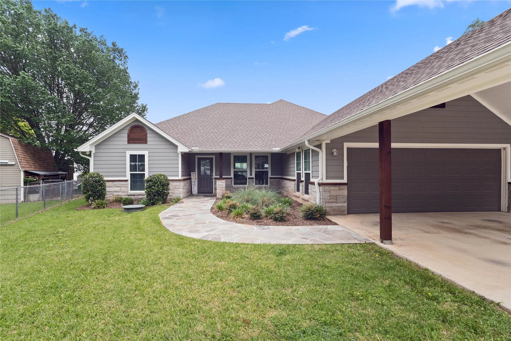 Single Family Residence For Sale in Hood County , 4511 Wildwood Circle, Granbury, Texas 76049, 3 Bedroom, 2 Bathroom, 2 Garage spaces, 1,837 Sqft, built in 2022, Preowned, mls#21252946, Real Estate Agent in Granbury, Homes For Sale in Hood county, Homes For Sale in Granbury, Realtor in Granbury Texas, Real Estate Brokerage Independent Realty Texas, Luminita Cordes Realtor