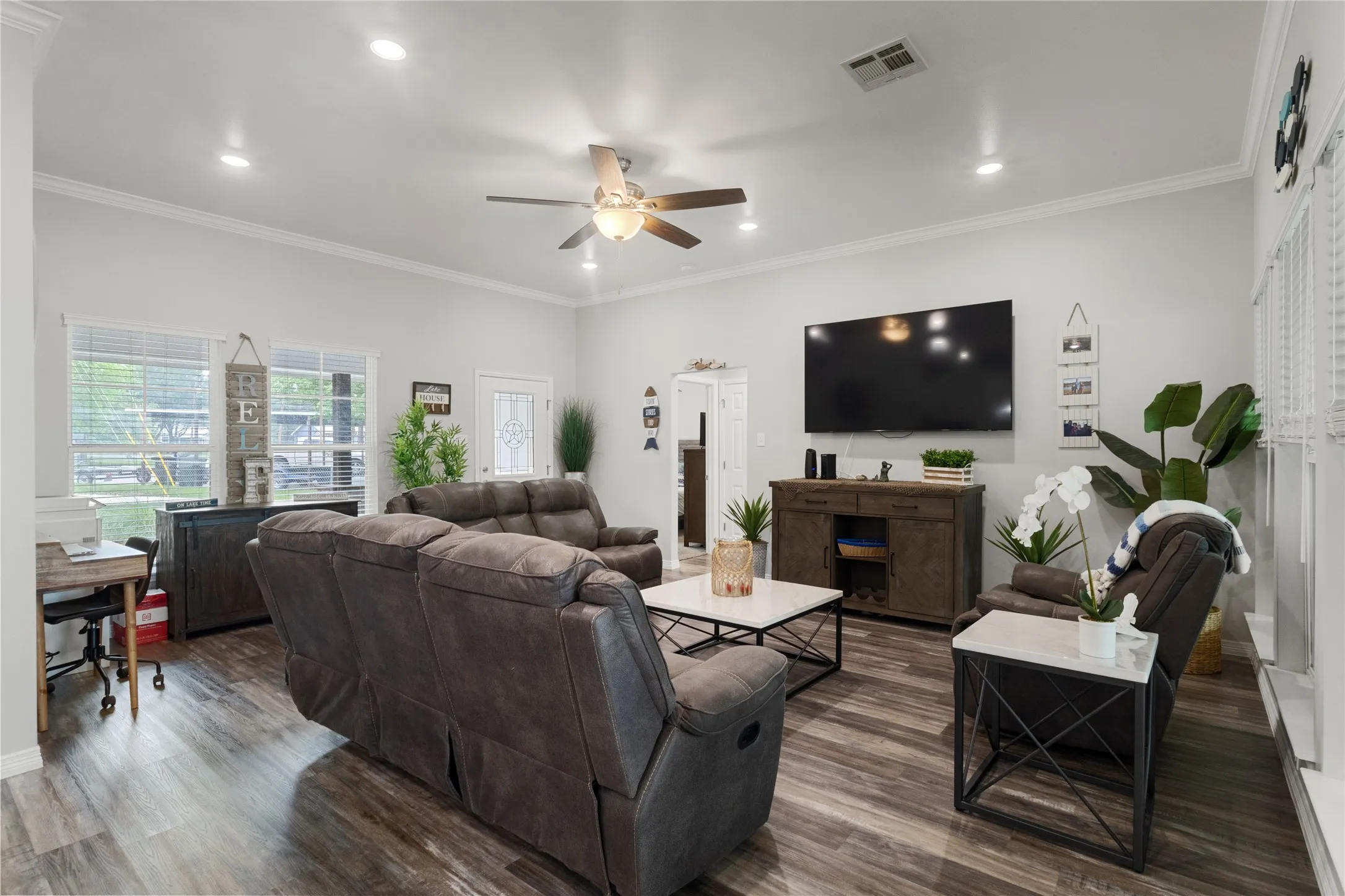 Single Family Residence For Sale in Hood County , 4511 Wildwood Circle, Granbury, Texas 76049, 3 Bedroom, 2 Bathroom, 2 Garage spaces, 1,837 Sqft, built in 2022, Preowned, mls#21252946, Real Estate Agent in Granbury, Homes For Sale in Hood county, Homes For Sale in Granbury, Realtor in Granbury Texas, Real Estate Brokerage Independent Realty Texas, Luminita Cordes Realtor