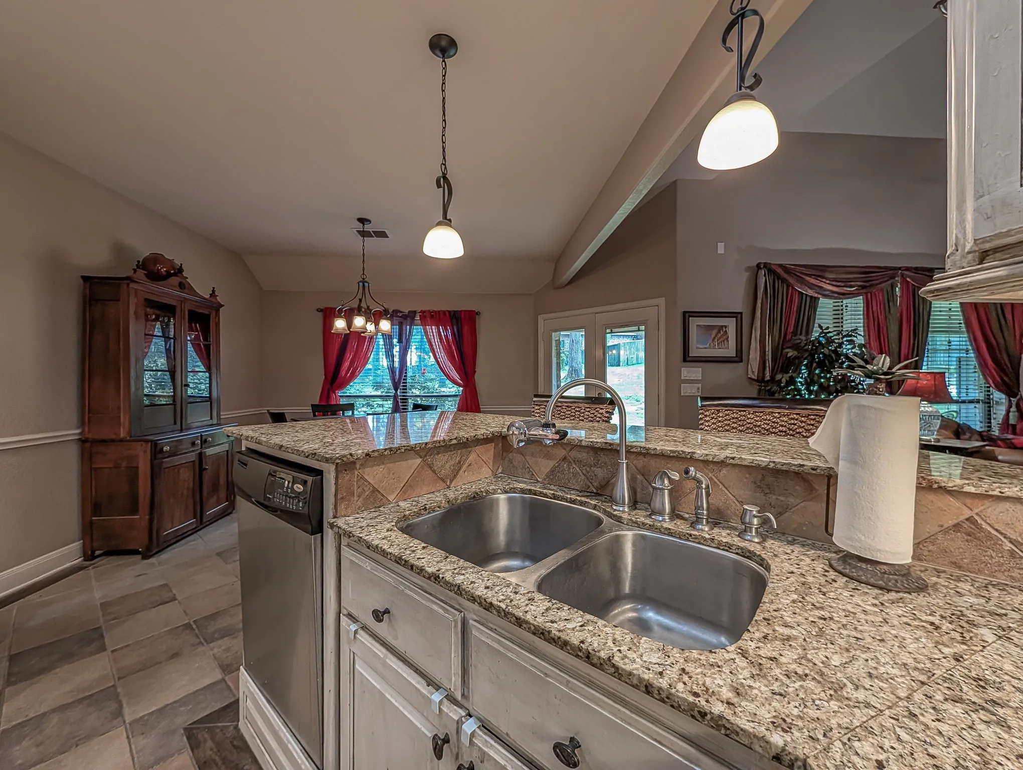 Single Family Residence For Sale in Smith County , 12360 Southhaven, Flint, Texas 75762, 3 Bedroom, 2 Bathroom, 2 Garage spaces, 2,876 Sqft, built in 2008, mls#21254070, Real Estate Agent in Flint, Homes For Sale in Smith county, Homes For Sale in Flint, Realtor in Flint Texas, Real Estate Brokerage Independent Realty Texas, Luminita Cordes Realtor
