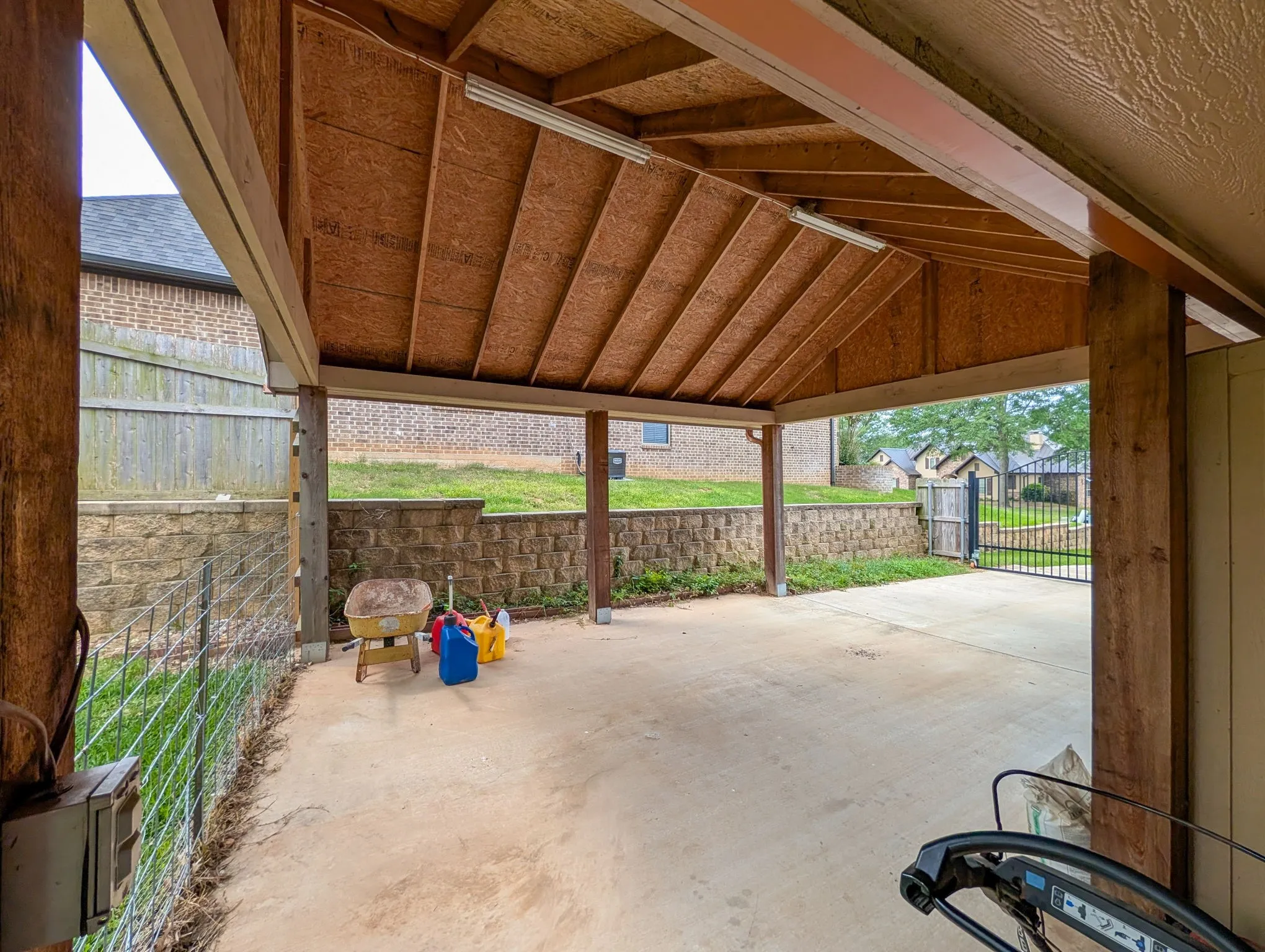 Single Family Residence For Sale in Smith County , 12360 Southhaven, Flint, Texas 75762, 3 Bedroom, 2 Bathroom, 2 Garage spaces, 2,876 Sqft, built in 2008, mls#21254070, Real Estate Agent in Flint, Homes For Sale in Smith county, Homes For Sale in Flint, Realtor in Flint Texas, Real Estate Brokerage Independent Realty Texas, Luminita Cordes Realtor