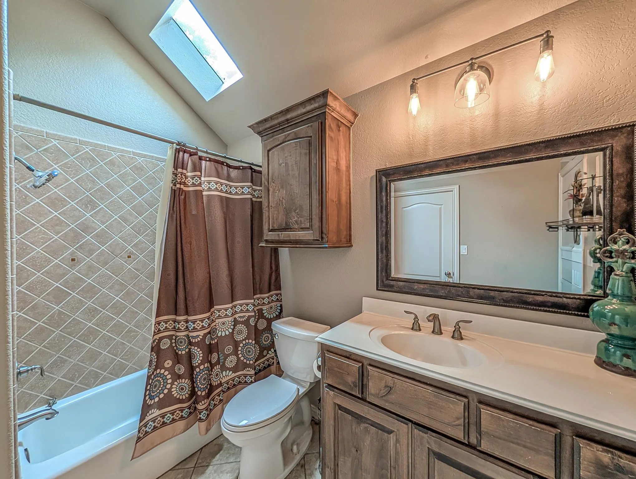Single Family Residence For Sale in Smith County , 12360 Southhaven, Flint, Texas 75762, 3 Bedroom, 2 Bathroom, 2 Garage spaces, 2,876 Sqft, built in 2008, mls#21254070, Real Estate Agent in Flint, Homes For Sale in Smith county, Homes For Sale in Flint, Realtor in Flint Texas, Real Estate Brokerage Independent Realty Texas, Luminita Cordes Realtor