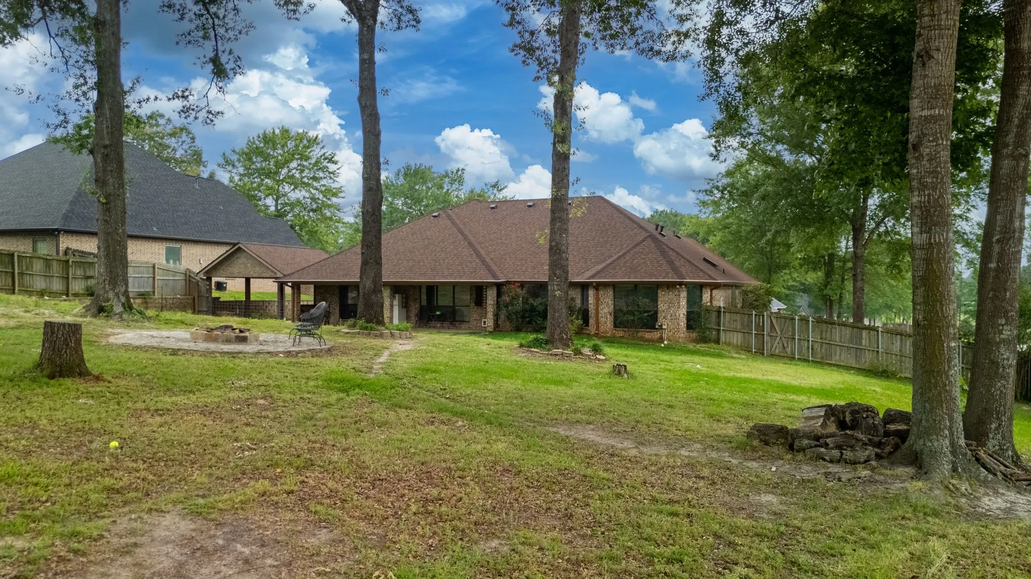Single Family Residence For Sale in Smith County , 12360 Southhaven, Flint, Texas 75762, 3 Bedroom, 2 Bathroom, 2 Garage spaces, 2,876 Sqft, built in 2008, mls#21254070, Real Estate Agent in Flint, Homes For Sale in Smith county, Homes For Sale in Flint, Realtor in Flint Texas, Real Estate Brokerage Independent Realty Texas, Luminita Cordes Realtor