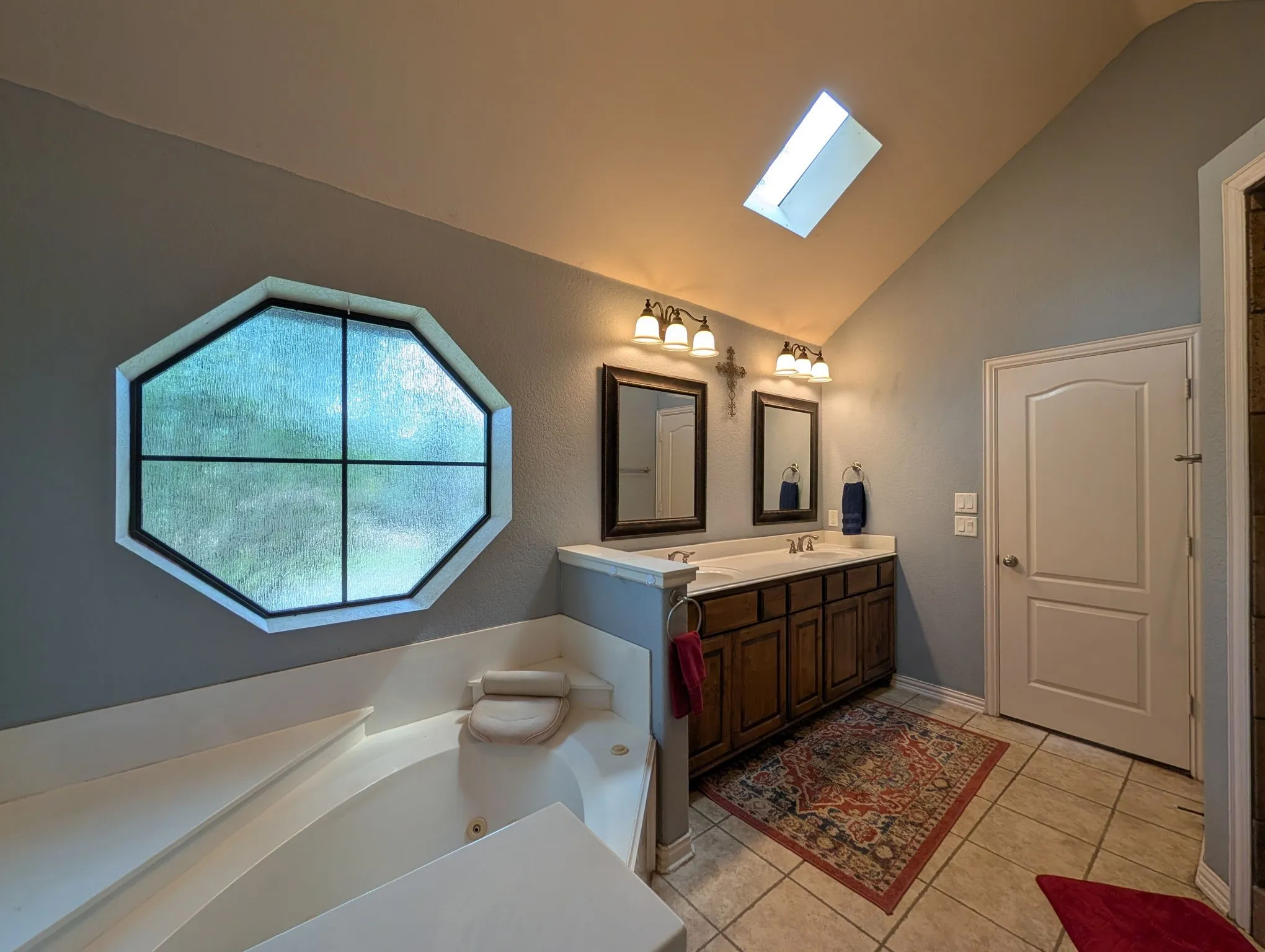 Single Family Residence For Sale in Smith County , 12360 Southhaven, Flint, Texas 75762, 3 Bedroom, 2 Bathroom, 2 Garage spaces, 2,876 Sqft, built in 2008, mls#21254070, Real Estate Agent in Flint, Homes For Sale in Smith county, Homes For Sale in Flint, Realtor in Flint Texas, Real Estate Brokerage Independent Realty Texas, Luminita Cordes Realtor