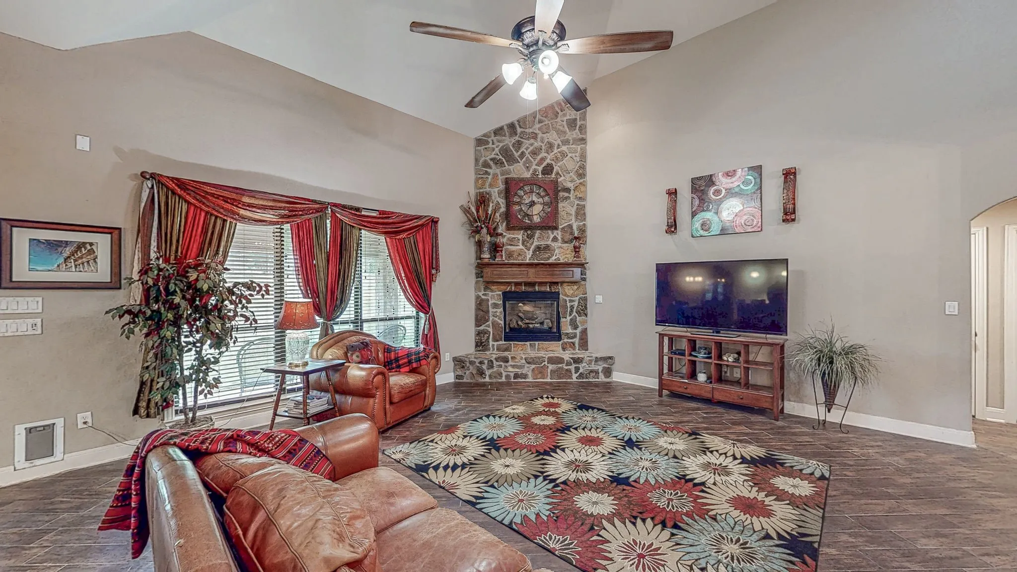 Single Family Residence For Sale in Smith County , 12360 Southhaven, Flint, Texas 75762, 3 Bedroom, 2 Bathroom, 2 Garage spaces, 2,876 Sqft, built in 2008, mls#21254070, Real Estate Agent in Flint, Homes For Sale in Smith county, Homes For Sale in Flint, Realtor in Flint Texas, Real Estate Brokerage Independent Realty Texas, Luminita Cordes Realtor