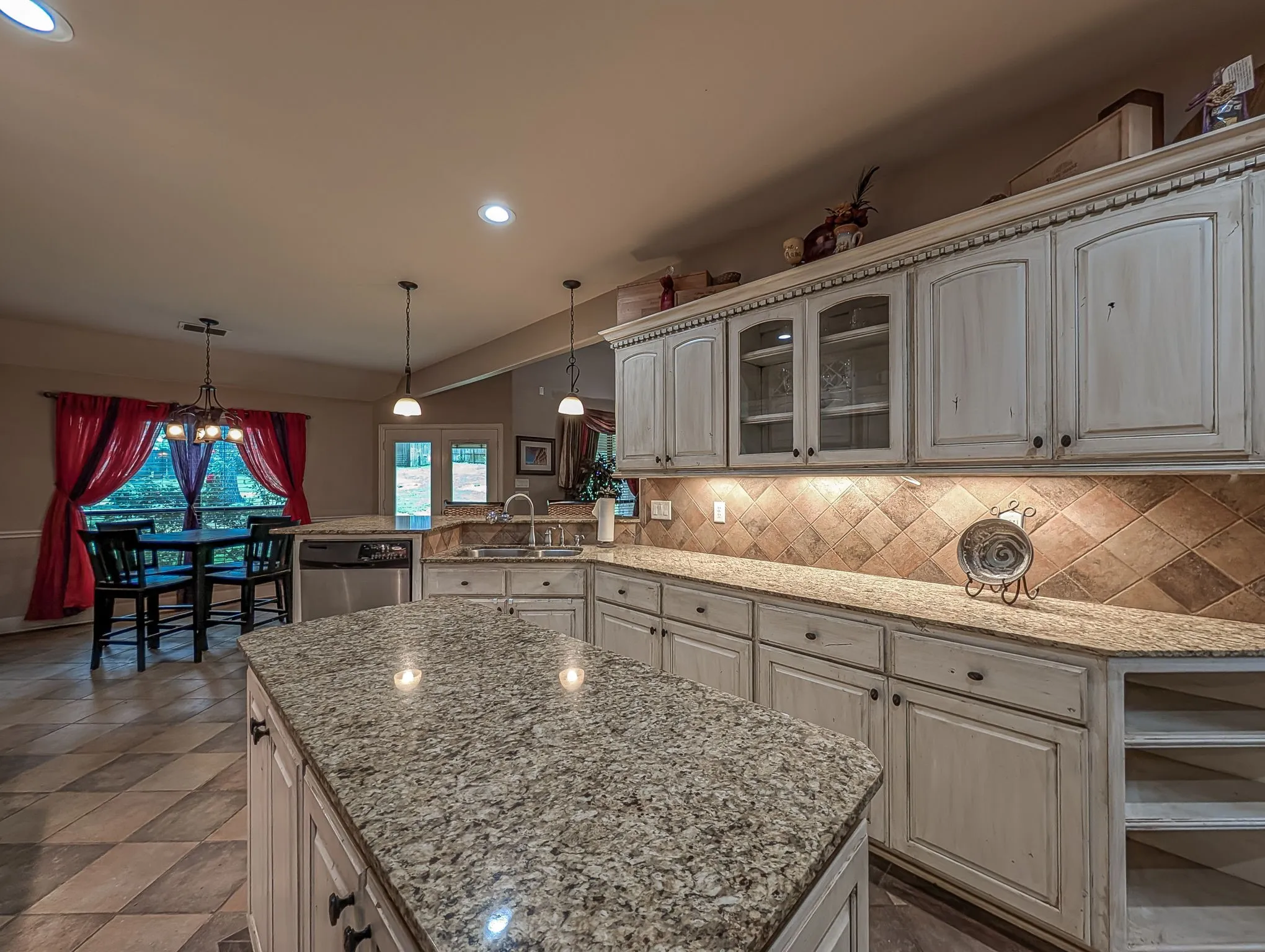 Single Family Residence For Sale in Smith County , 12360 Southhaven, Flint, Texas 75762, 3 Bedroom, 2 Bathroom, 2 Garage spaces, 2,876 Sqft, built in 2008, mls#21254070, Real Estate Agent in Flint, Homes For Sale in Smith county, Homes For Sale in Flint, Realtor in Flint Texas, Real Estate Brokerage Independent Realty Texas, Luminita Cordes Realtor