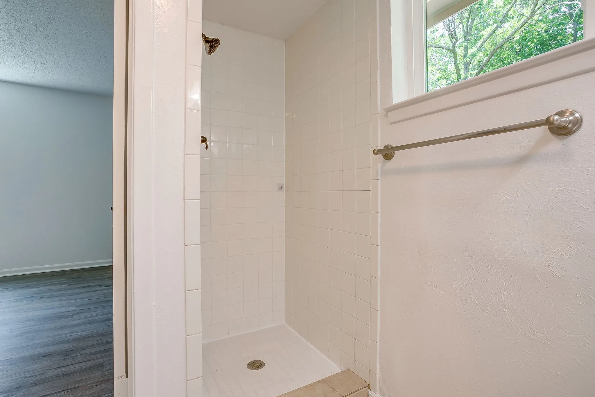 Single Family Residence For Sale in Tarrant County , 113 Quail Creek Drive, Crowley, Texas 76036, 3 Bedroom, 2 Bathroom, 2 Garage spaces, 1,686 Sqft, built in 1971, Preowned, mls#21246722, Real Estate Agent in Crowley, Homes For Sale in Tarrant county, Homes For Sale in Crowley, Realtor in Crowley Texas, Real Estate Brokerage Independent Realty Texas, Luminita Cordes Realtor