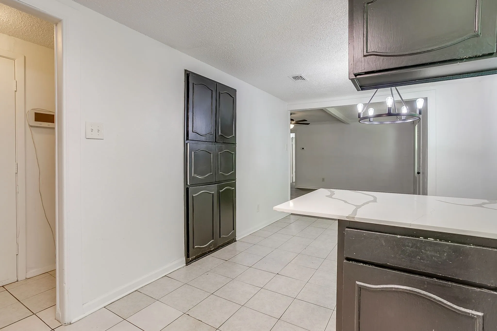 Single Family Residence For Sale in Tarrant County , 113 Quail Creek Drive, Crowley, Texas 76036, 3 Bedroom, 2 Bathroom, 2 Garage spaces, 1,686 Sqft, built in 1971, Preowned, mls#21246722, Real Estate Agent in Crowley, Homes For Sale in Tarrant county, Homes For Sale in Crowley, Realtor in Crowley Texas, Real Estate Brokerage Independent Realty Texas, Luminita Cordes Realtor