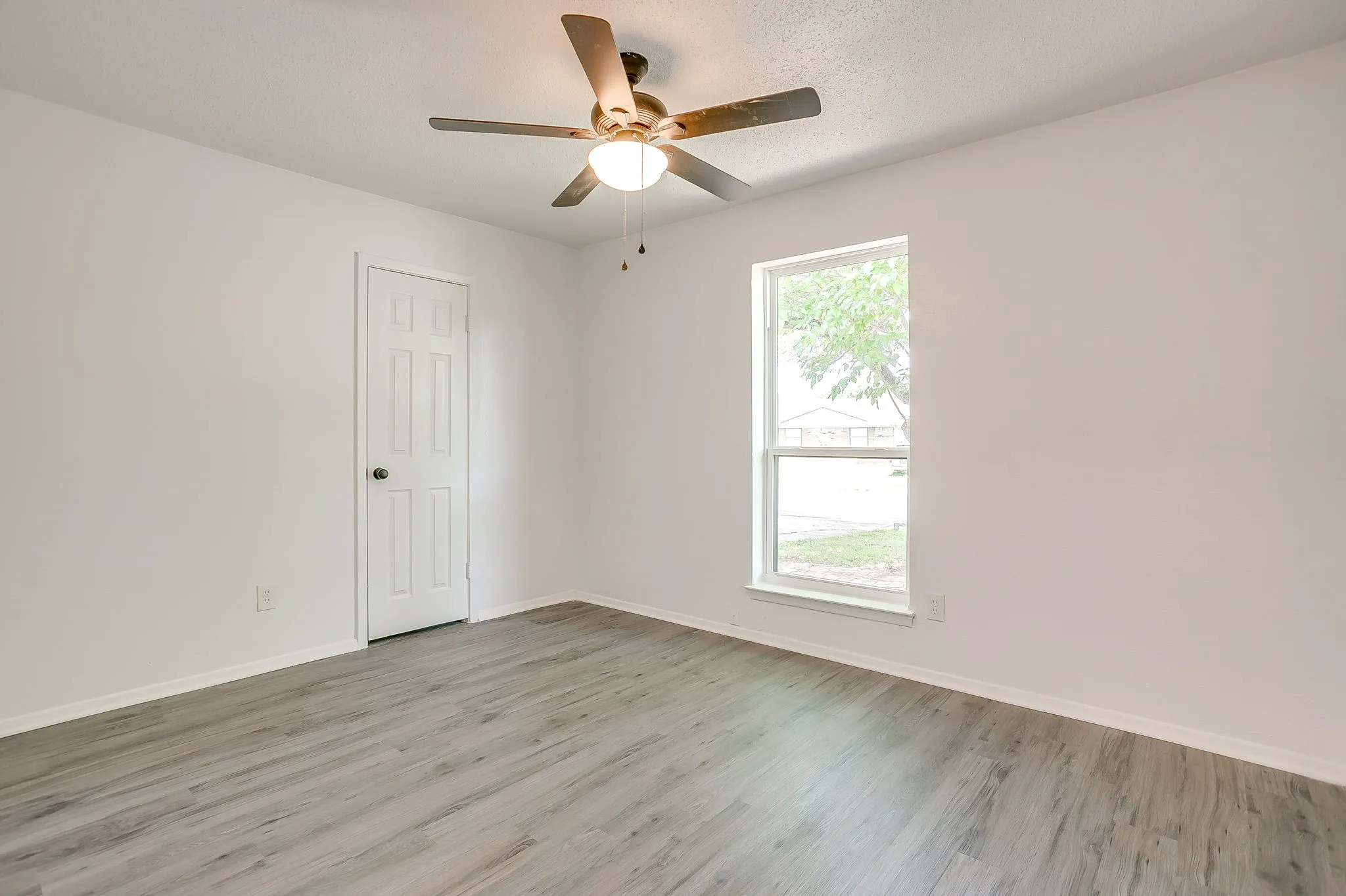 Single Family Residence For Sale in Tarrant County , 113 Quail Creek Drive, Crowley, Texas 76036, 3 Bedroom, 2 Bathroom, 2 Garage spaces, 1,686 Sqft, built in 1971, Preowned, mls#21246722, Real Estate Agent in Crowley, Homes For Sale in Tarrant county, Homes For Sale in Crowley, Realtor in Crowley Texas, Real Estate Brokerage Independent Realty Texas, Luminita Cordes Realtor
