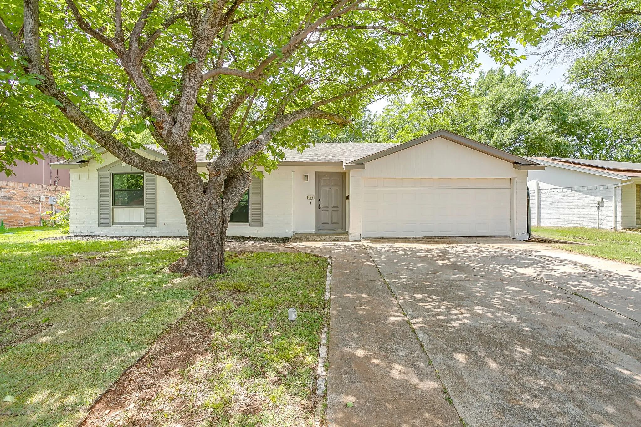 Single Family Residence For Sale in Tarrant County , 113 Quail Creek Drive, Crowley, Texas 76036, 3 Bedroom, 2 Bathroom, 2 Garage spaces, 1,686 Sqft, built in 1971, Preowned, mls#21246722, Real Estate Agent in Crowley, Homes For Sale in Tarrant county, Homes For Sale in Crowley, Realtor in Crowley Texas, Real Estate Brokerage Independent Realty Texas, Luminita Cordes Realtor