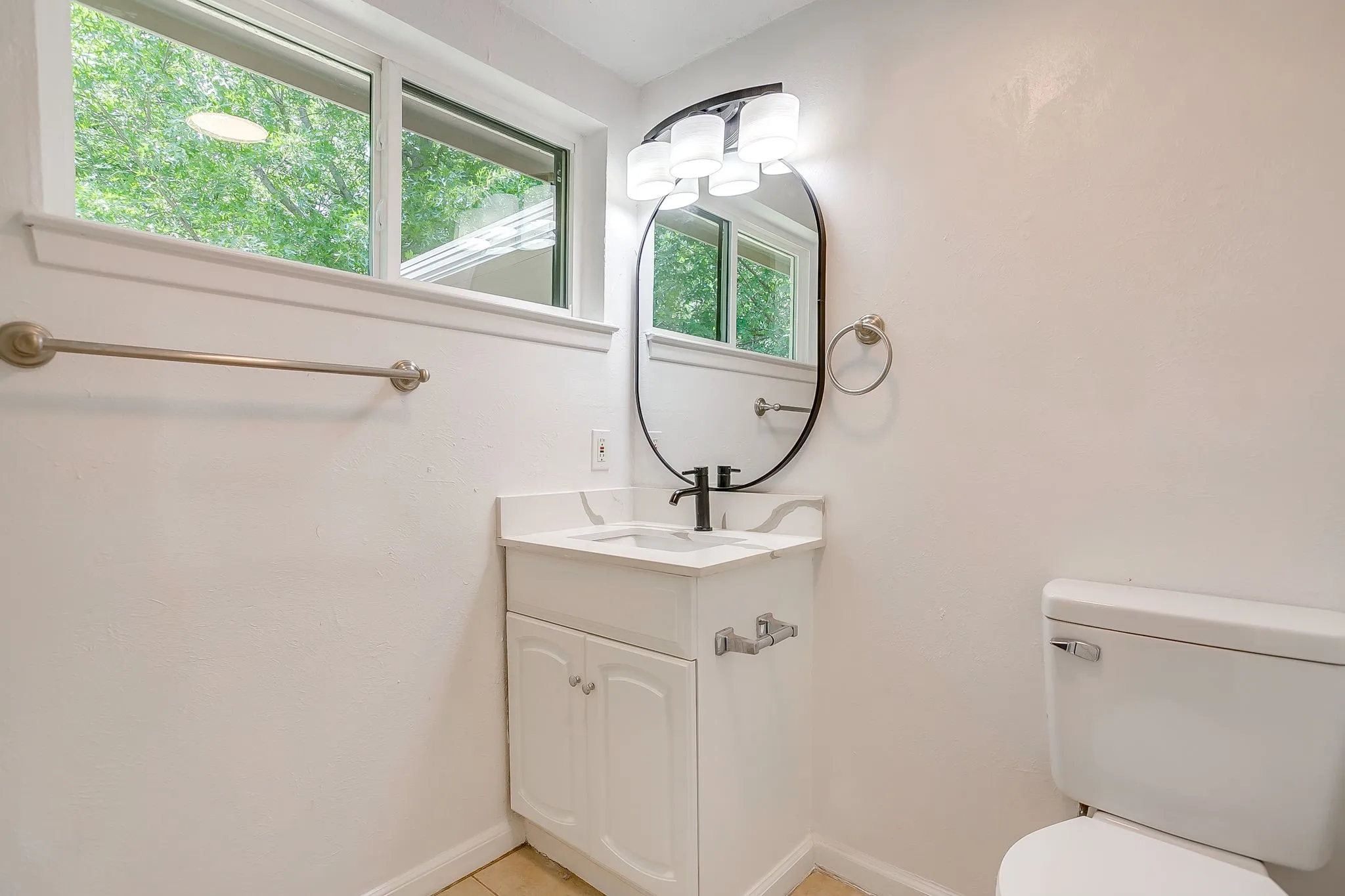 Single Family Residence For Sale in Tarrant County , 113 Quail Creek Drive, Crowley, Texas 76036, 3 Bedroom, 2 Bathroom, 2 Garage spaces, 1,686 Sqft, built in 1971, Preowned, mls#21246722, Real Estate Agent in Crowley, Homes For Sale in Tarrant county, Homes For Sale in Crowley, Realtor in Crowley Texas, Real Estate Brokerage Independent Realty Texas, Luminita Cordes Realtor