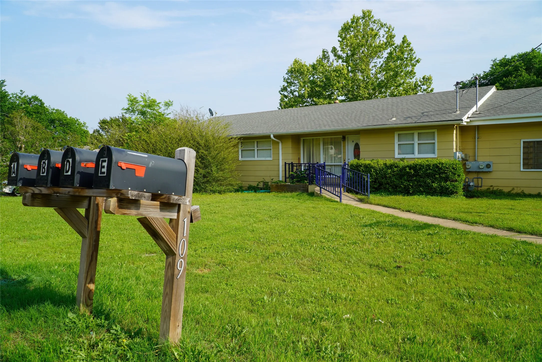 Quadruplex For Sale in Johnson County , 109 E 4th Street, Keene, Texas 76059, 0, 0, Garage spaces, 0 Sqft, built in 1970, Preowned, Price $350,000, mls#21254567, Real Estate Agent in Keene, Homes For Sale in Johnson county, Homes For Sale in Keene, Realtor in Keene Texas, Real Estate Brokerage Independent Realty Texas, Luminita Cordes Realtor