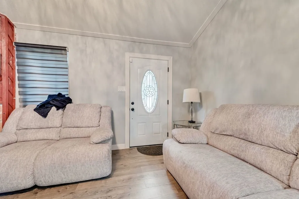 Single Family Residence For Sale in Tarrant County , 3815 INDIAN WELLS Drive, Arlington, Texas 76017, 3 Bedroom, 1 Bathroom, Garage spaces, 1,116 Sqft, built in 1984, Preowned, mls#21253417, Real Estate Agent in Arlington, Homes For Sale in Tarrant county, Homes For Sale in Arlington, Realtor in Arlington Texas, Real Estate Brokerage Independent Realty Texas, Luminita Cordes Realtor