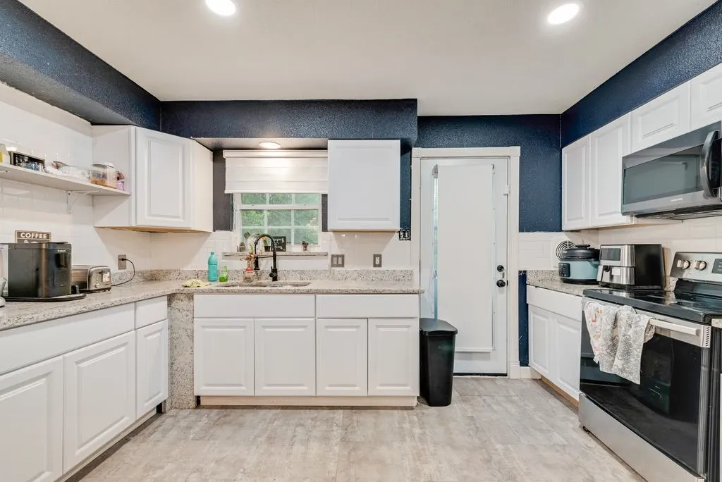 Single Family Residence For Sale in Tarrant County , 3815 INDIAN WELLS Drive, Arlington, Texas 76017, 3 Bedroom, 1 Bathroom, Garage spaces, 1,116 Sqft, built in 1984, Preowned, mls#21253417, Real Estate Agent in Arlington, Homes For Sale in Tarrant county, Homes For Sale in Arlington, Realtor in Arlington Texas, Real Estate Brokerage Independent Realty Texas, Luminita Cordes Realtor