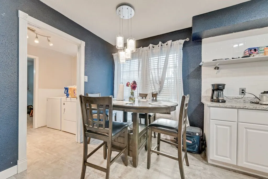 Single Family Residence For Sale in Tarrant County , 3815 INDIAN WELLS Drive, Arlington, Texas 76017, 3 Bedroom, 1 Bathroom, Garage spaces, 1,116 Sqft, built in 1984, Preowned, mls#21253417, Real Estate Agent in Arlington, Homes For Sale in Tarrant county, Homes For Sale in Arlington, Realtor in Arlington Texas, Real Estate Brokerage Independent Realty Texas, Luminita Cordes Realtor