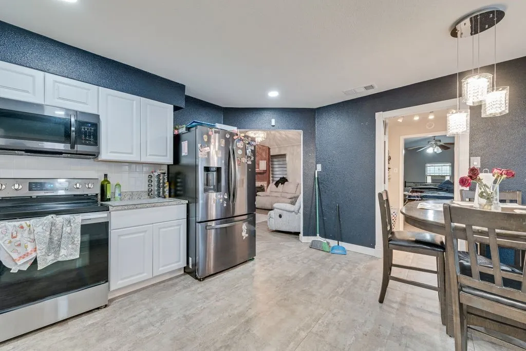 Single Family Residence For Sale in Tarrant County , 3815 INDIAN WELLS Drive, Arlington, Texas 76017, 3 Bedroom, 1 Bathroom, Garage spaces, 1,116 Sqft, built in 1984, Preowned, mls#21253417, Real Estate Agent in Arlington, Homes For Sale in Tarrant county, Homes For Sale in Arlington, Realtor in Arlington Texas, Real Estate Brokerage Independent Realty Texas, Luminita Cordes Realtor