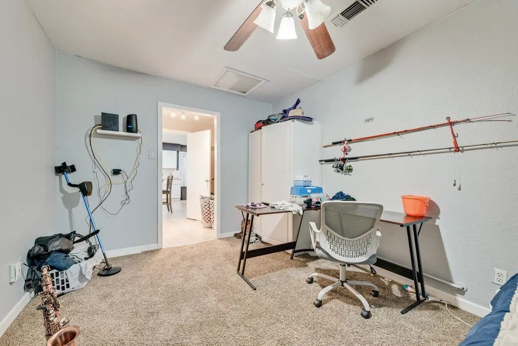 Single Family Residence For Sale in Tarrant County , 3815 INDIAN WELLS Drive, Arlington, Texas 76017, 3 Bedroom, 1 Bathroom, Garage spaces, 1,116 Sqft, built in 1984, Preowned, mls#21253417, Real Estate Agent in Arlington, Homes For Sale in Tarrant county, Homes For Sale in Arlington, Realtor in Arlington Texas, Real Estate Brokerage Independent Realty Texas, Luminita Cordes Realtor