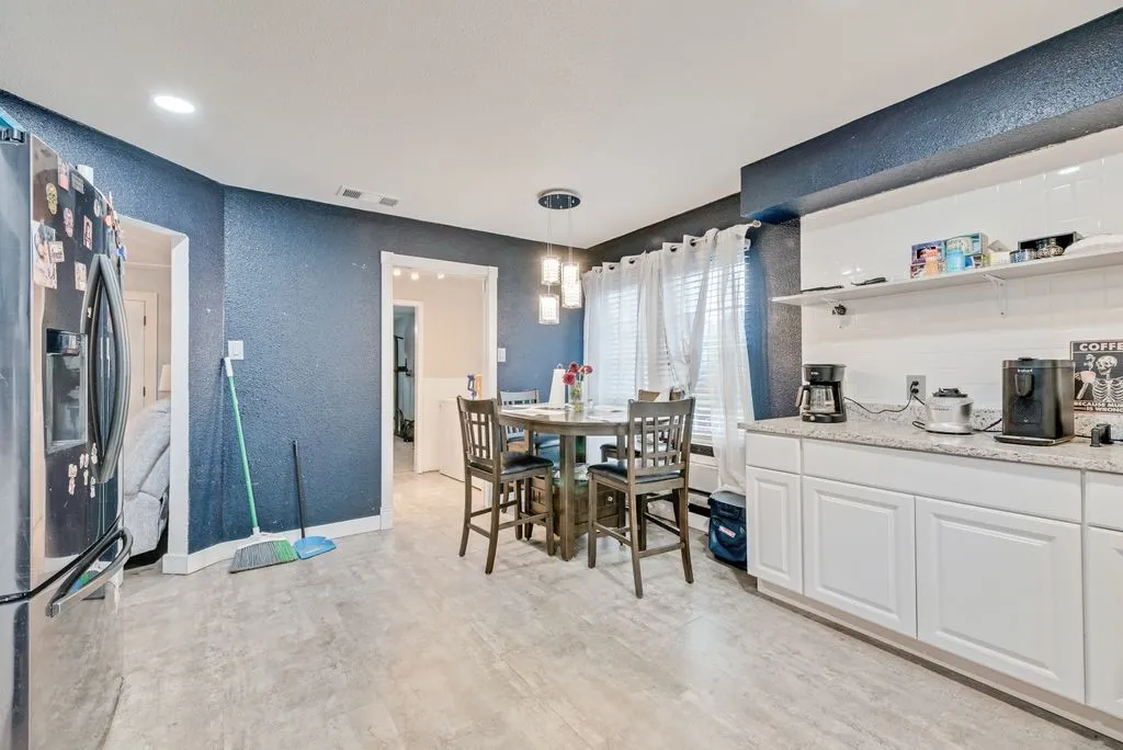 Single Family Residence For Sale in Tarrant County , 3815 INDIAN WELLS Drive, Arlington, Texas 76017, 3 Bedroom, 1 Bathroom, Garage spaces, 1,116 Sqft, built in 1984, Preowned, mls#21253417, Real Estate Agent in Arlington, Homes For Sale in Tarrant county, Homes For Sale in Arlington, Realtor in Arlington Texas, Real Estate Brokerage Independent Realty Texas, Luminita Cordes Realtor