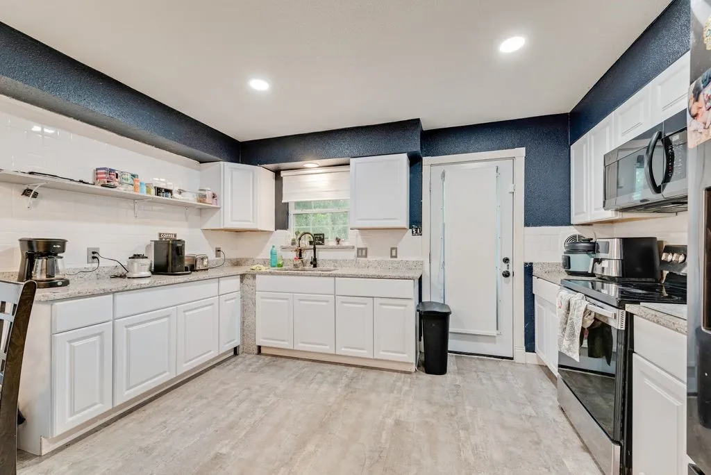 Single Family Residence For Sale in Tarrant County , 3815 INDIAN WELLS Drive, Arlington, Texas 76017, 3 Bedroom, 1 Bathroom, Garage spaces, 1,116 Sqft, built in 1984, Preowned, mls#21253417, Real Estate Agent in Arlington, Homes For Sale in Tarrant county, Homes For Sale in Arlington, Realtor in Arlington Texas, Real Estate Brokerage Independent Realty Texas, Luminita Cordes Realtor