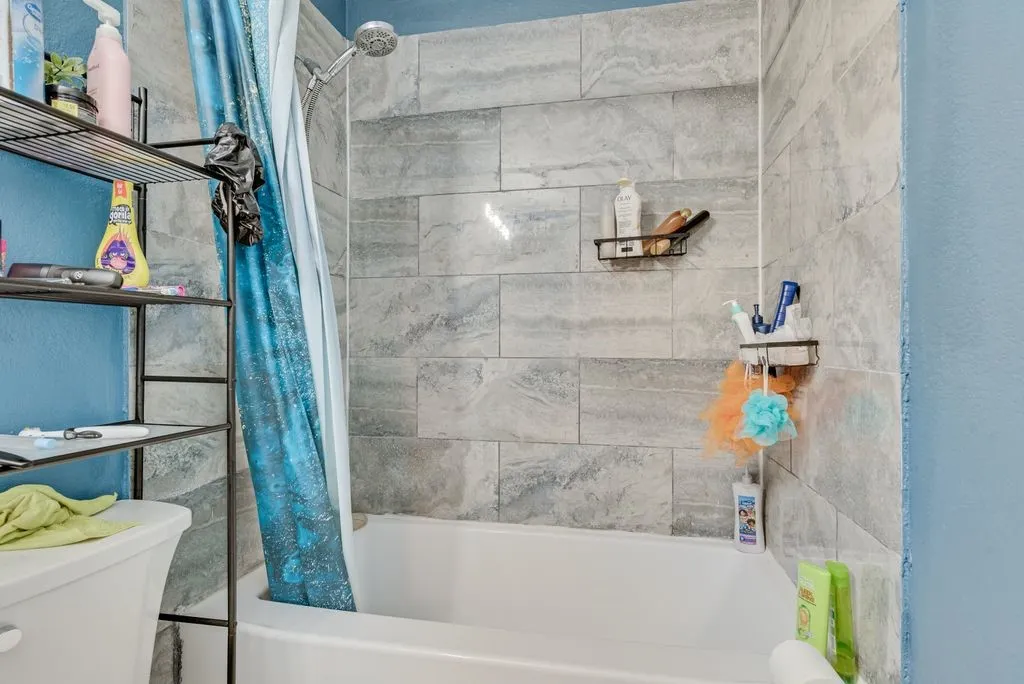 Single Family Residence For Sale in Tarrant County , 3815 INDIAN WELLS Drive, Arlington, Texas 76017, 3 Bedroom, 1 Bathroom, Garage spaces, 1,116 Sqft, built in 1984, Preowned, mls#21253417, Real Estate Agent in Arlington, Homes For Sale in Tarrant county, Homes For Sale in Arlington, Realtor in Arlington Texas, Real Estate Brokerage Independent Realty Texas, Luminita Cordes Realtor