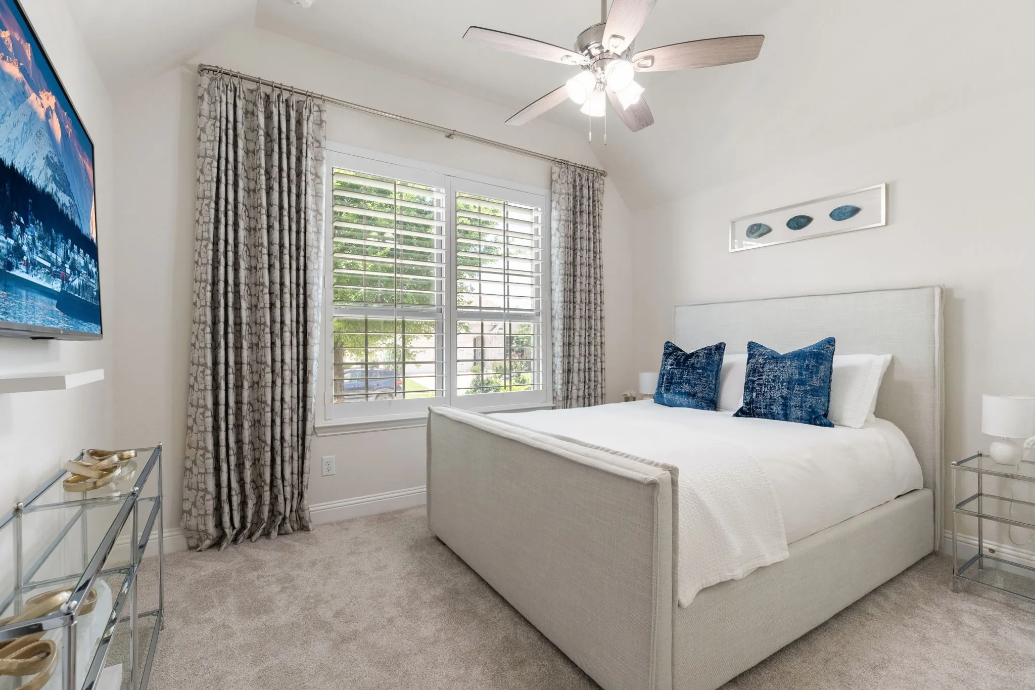 Pretty bedroom 2 makes an ideal guest bedroom with adjacent full bath.