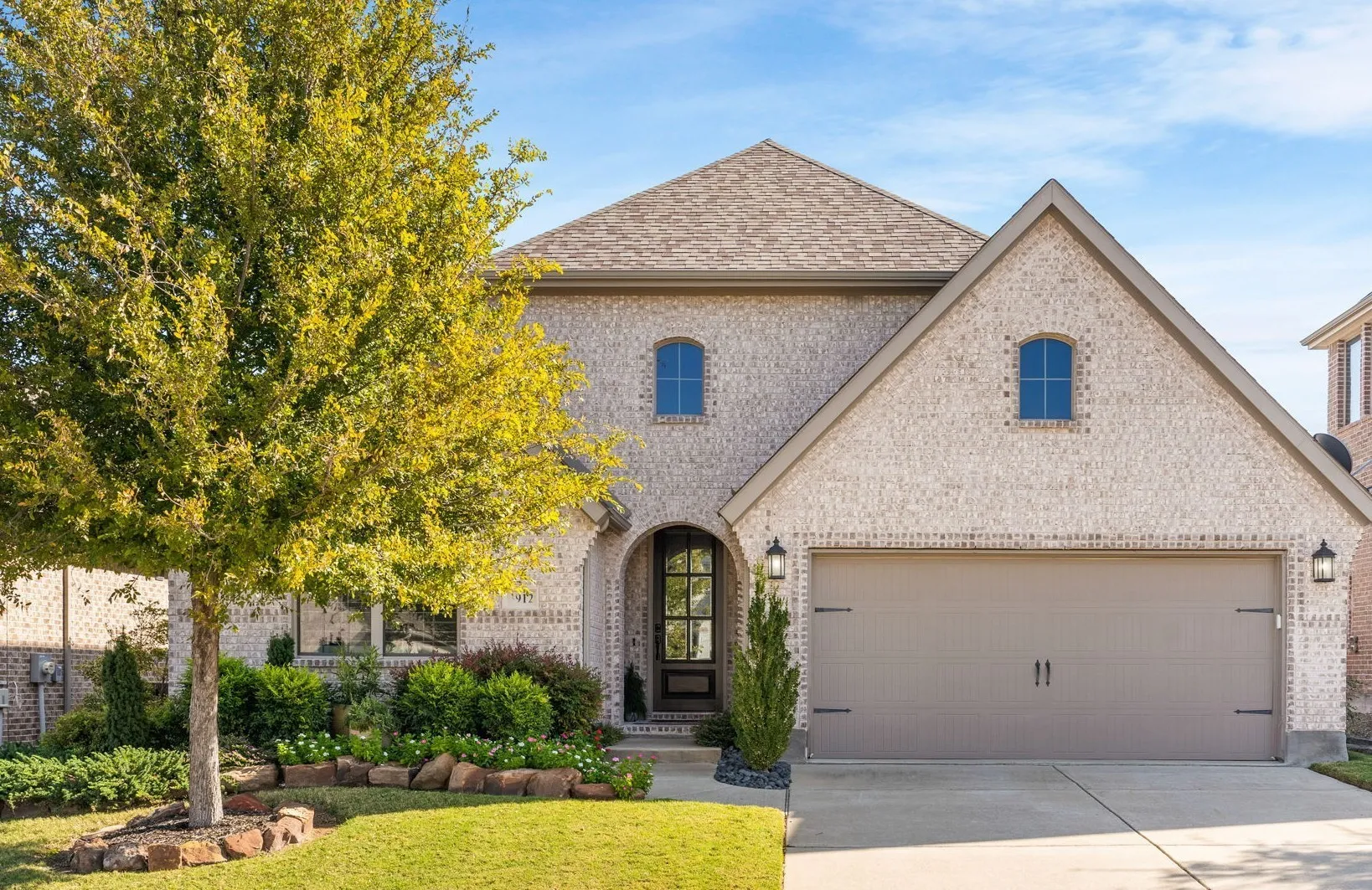 Eye-catching curb appeal makes a wonderful first impression with pretty landscaping & hardscapes. Quality built 1-story by Drees Homes, this standout property is one you'll love coming home to!