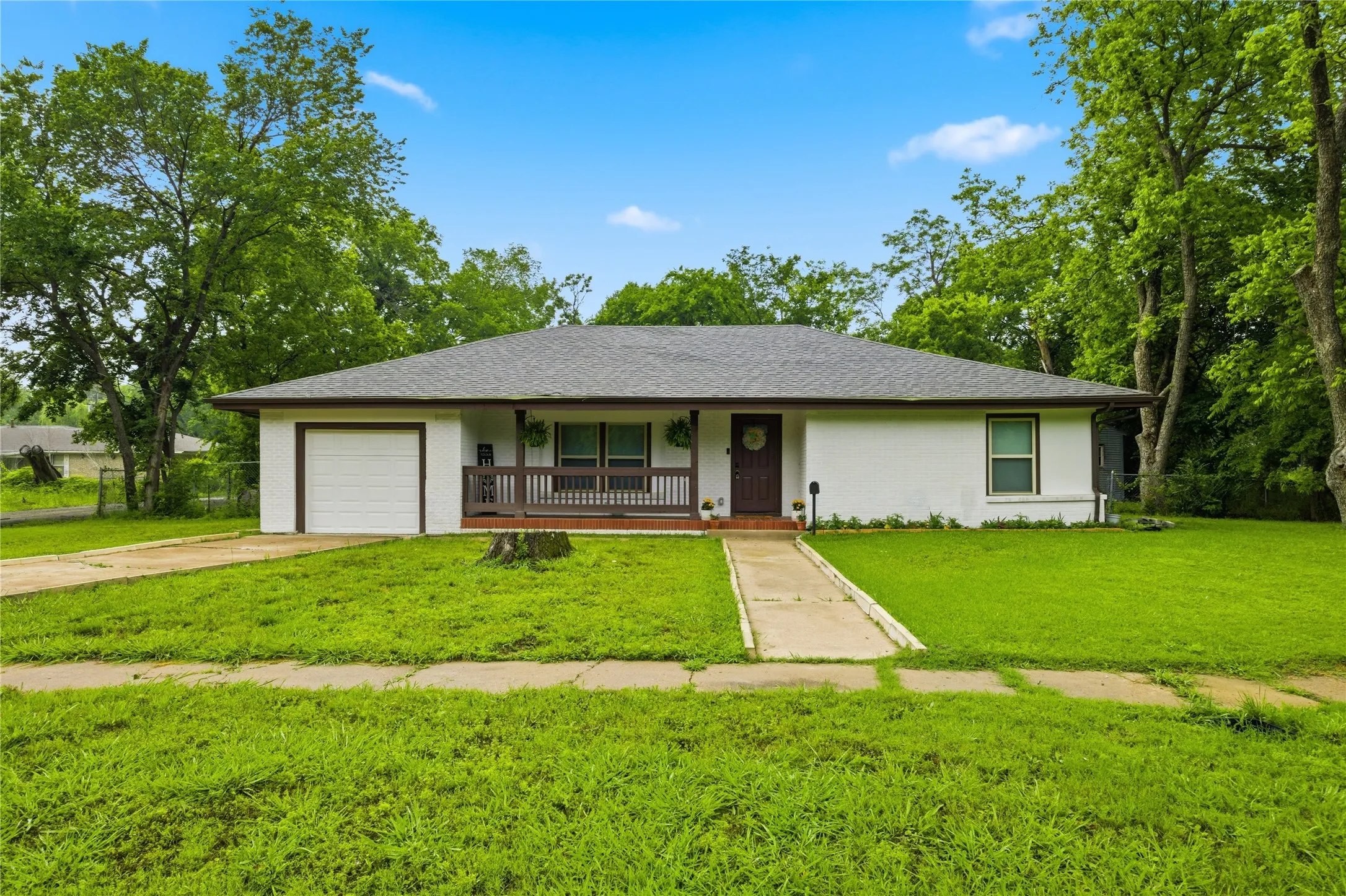 Single Family Residence For Sale in Delta County , 448 W Waco Avenue, Cooper, Texas 75432, 3 Bedroom, 1 Bathroom, 1 Garage spaces, 1,665 Sqft, built in 1950, Preowned, mls#21254606, Real Estate Agent in Cooper, Homes For Sale in Delta county, Homes For Sale in Cooper, Realtor in Cooper Texas, Real Estate Brokerage Independent Realty Texas, Luminita Cordes Realtor