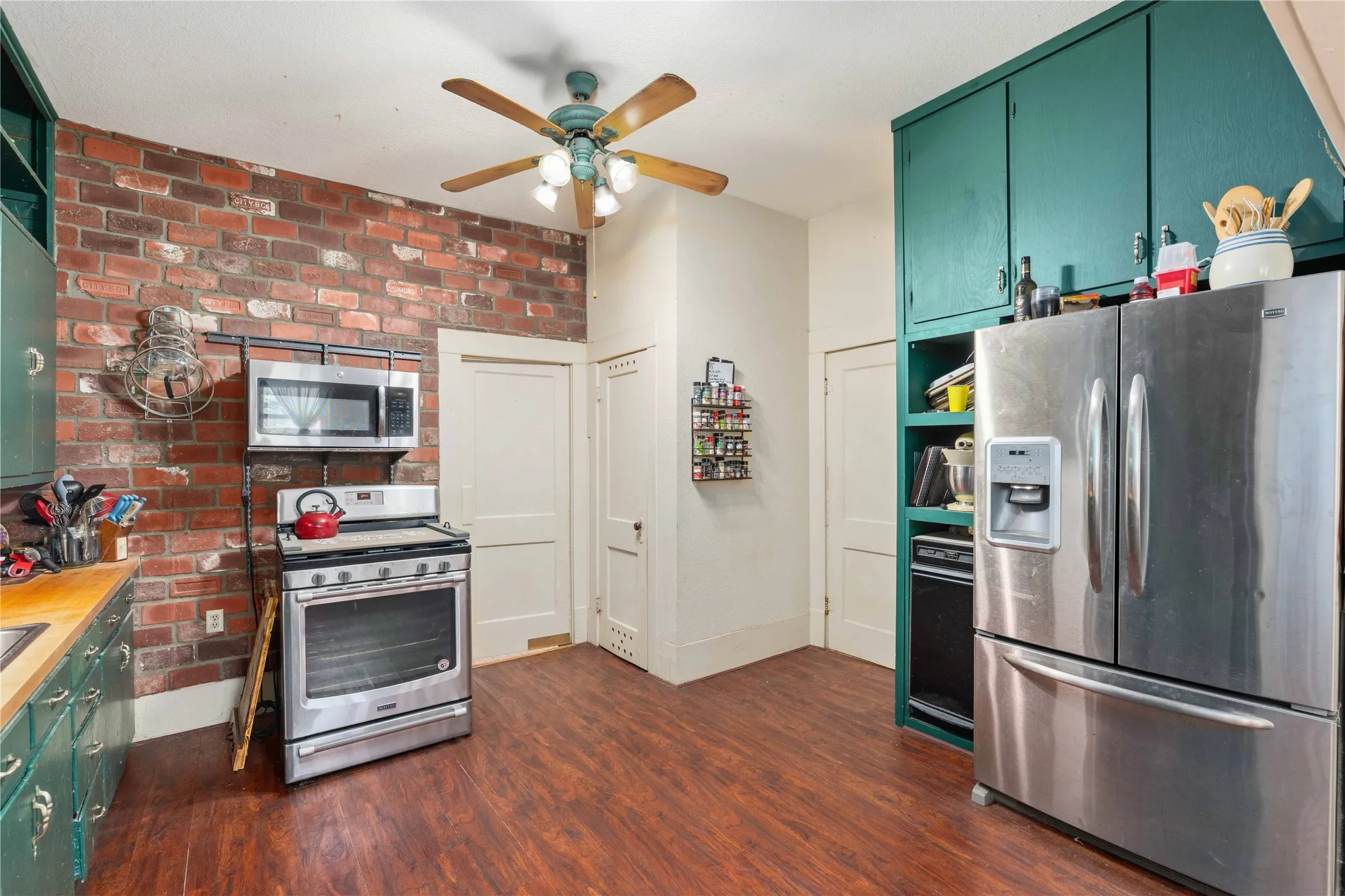 Single Family Residence For Sale in Mills County , 701 4th Street, Goldthwaite, Texas 76844, 5 Bedroom, 4 Bathroom, 1 Garage spaces, 3,204 Sqft, built in 1925, Price $394,999, mls#21249612, Real Estate Agent in Goldthwaite, Homes For Sale in Mills county, Homes For Sale in Goldthwaite, Realtor in Goldthwaite Texas, Real Estate Brokerage Independent Realty Texas, Luminita Cordes Realtor