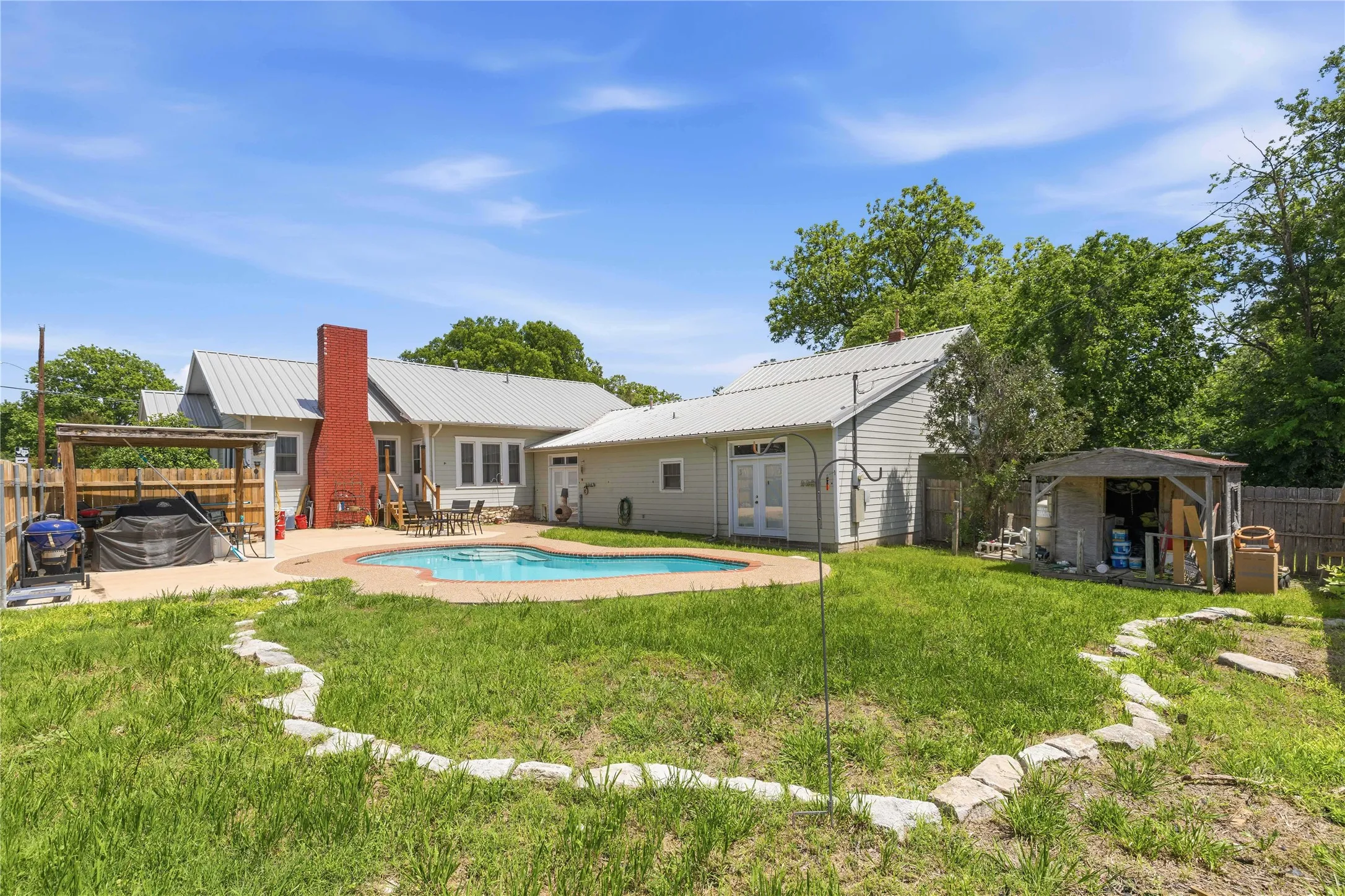 Single Family Residence For Sale in Mills County , 701 4th Street, Goldthwaite, Texas 76844, 5 Bedroom, 4 Bathroom, 1 Garage spaces, 3,204 Sqft, built in 1925, Price $394,999, mls#21249612, Real Estate Agent in Goldthwaite, Homes For Sale in Mills county, Homes For Sale in Goldthwaite, Realtor in Goldthwaite Texas, Real Estate Brokerage Independent Realty Texas, Luminita Cordes Realtor