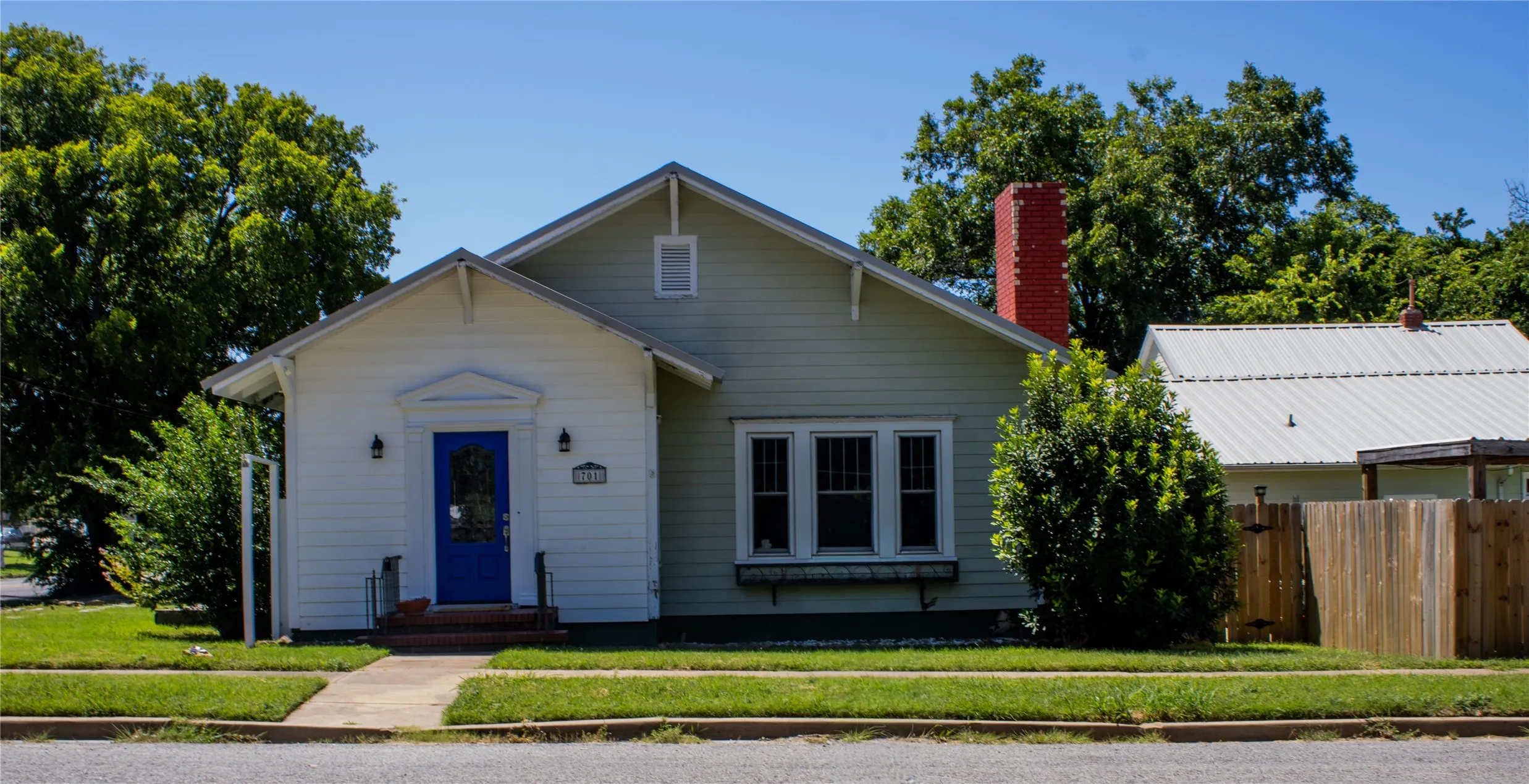 Single Family Residence For Sale in Mills County , 701 4th Street, Goldthwaite, Texas 76844, 5 Bedroom, 4 Bathroom, 1 Garage spaces, 3,204 Sqft, built in 1925, Price $394,999, mls#21249612, Real Estate Agent in Goldthwaite, Homes For Sale in Mills county, Homes For Sale in Goldthwaite, Realtor in Goldthwaite Texas, Real Estate Brokerage Independent Realty Texas, Luminita Cordes Realtor