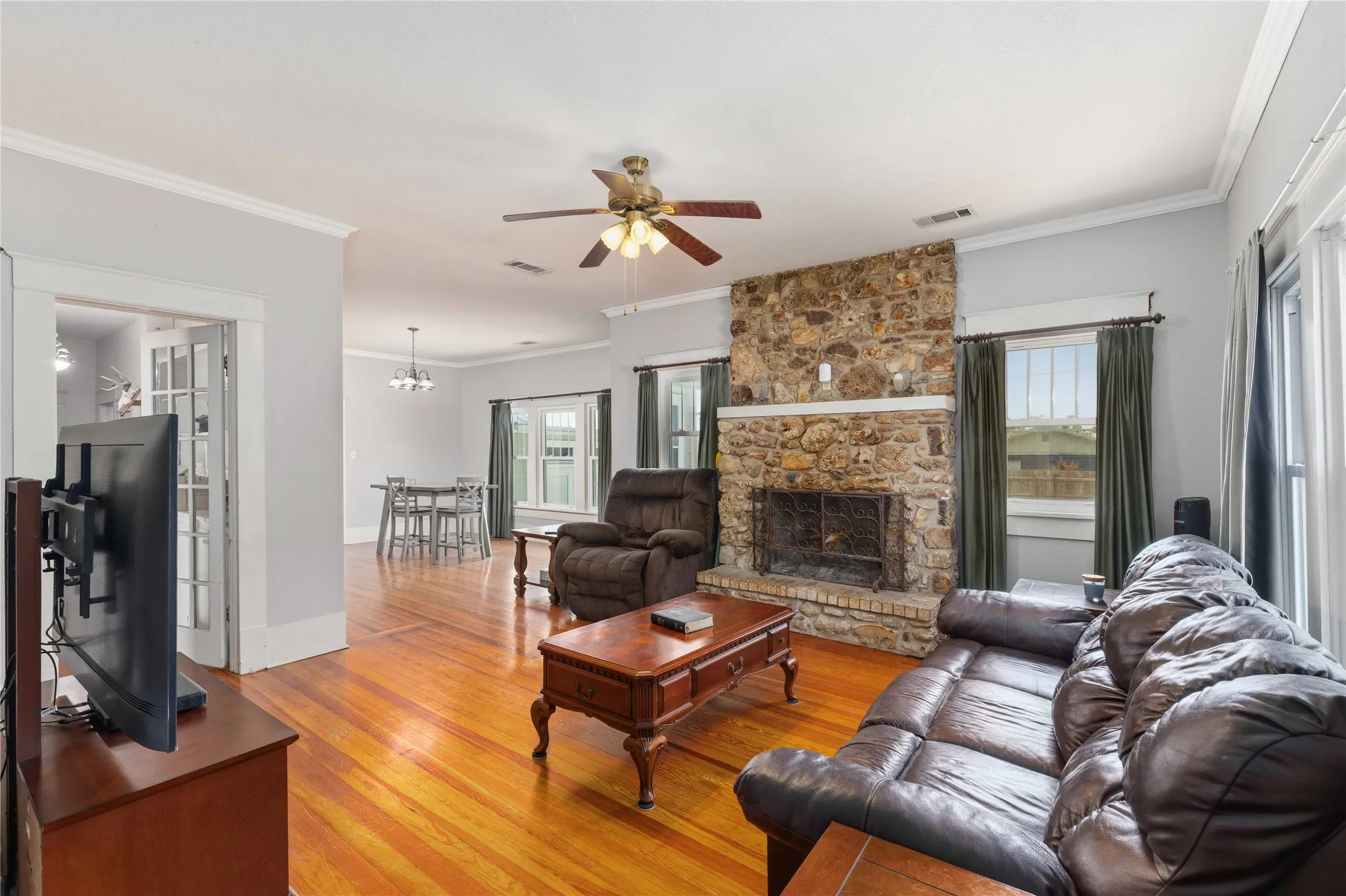 Single Family Residence For Sale in Mills County , 701 4th Street, Goldthwaite, Texas 76844, 5 Bedroom, 4 Bathroom, 1 Garage spaces, 3,204 Sqft, built in 1925, Price $394,999, mls#21249612, Real Estate Agent in Goldthwaite, Homes For Sale in Mills county, Homes For Sale in Goldthwaite, Realtor in Goldthwaite Texas, Real Estate Brokerage Independent Realty Texas, Luminita Cordes Realtor