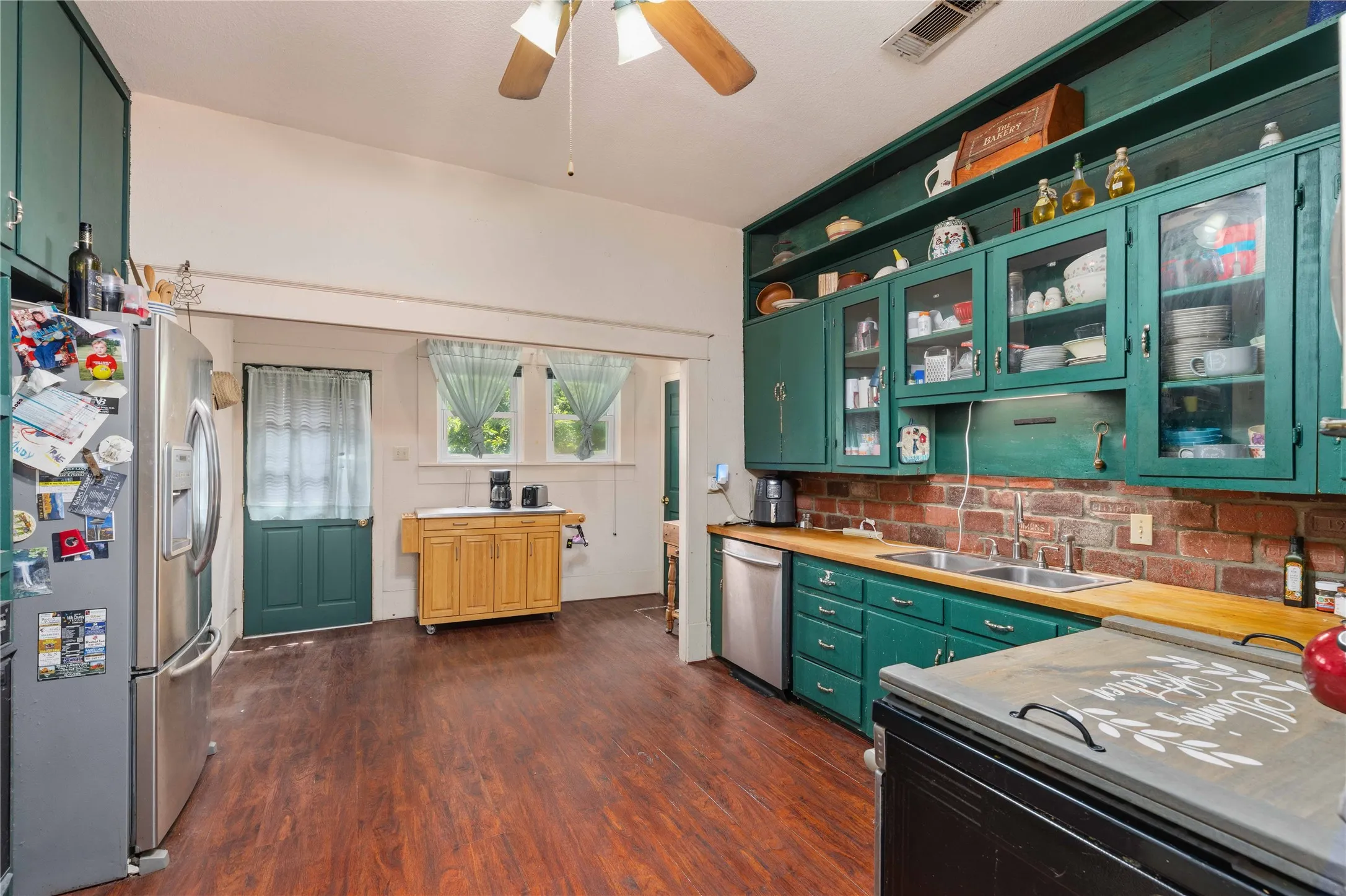 Single Family Residence For Sale in Mills County , 701 4th Street, Goldthwaite, Texas 76844, 5 Bedroom, 4 Bathroom, 1 Garage spaces, 3,204 Sqft, built in 1925, Price $394,999, mls#21249612, Real Estate Agent in Goldthwaite, Homes For Sale in Mills county, Homes For Sale in Goldthwaite, Realtor in Goldthwaite Texas, Real Estate Brokerage Independent Realty Texas, Luminita Cordes Realtor