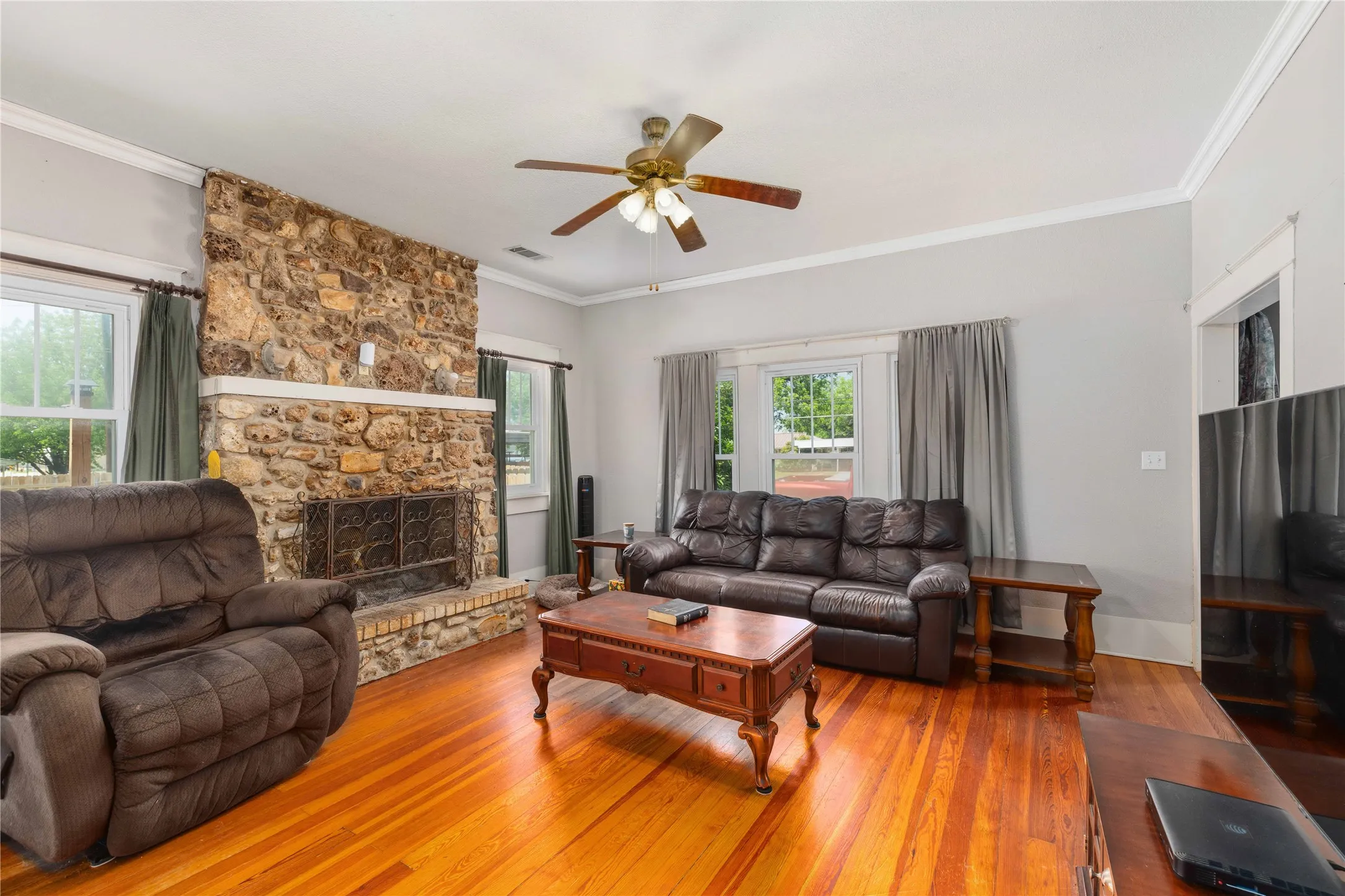 Single Family Residence For Sale in Mills County , 701 4th Street, Goldthwaite, Texas 76844, 5 Bedroom, 4 Bathroom, 1 Garage spaces, 3,204 Sqft, built in 1925, Price $394,999, mls#21249612, Real Estate Agent in Goldthwaite, Homes For Sale in Mills county, Homes For Sale in Goldthwaite, Realtor in Goldthwaite Texas, Real Estate Brokerage Independent Realty Texas, Luminita Cordes Realtor