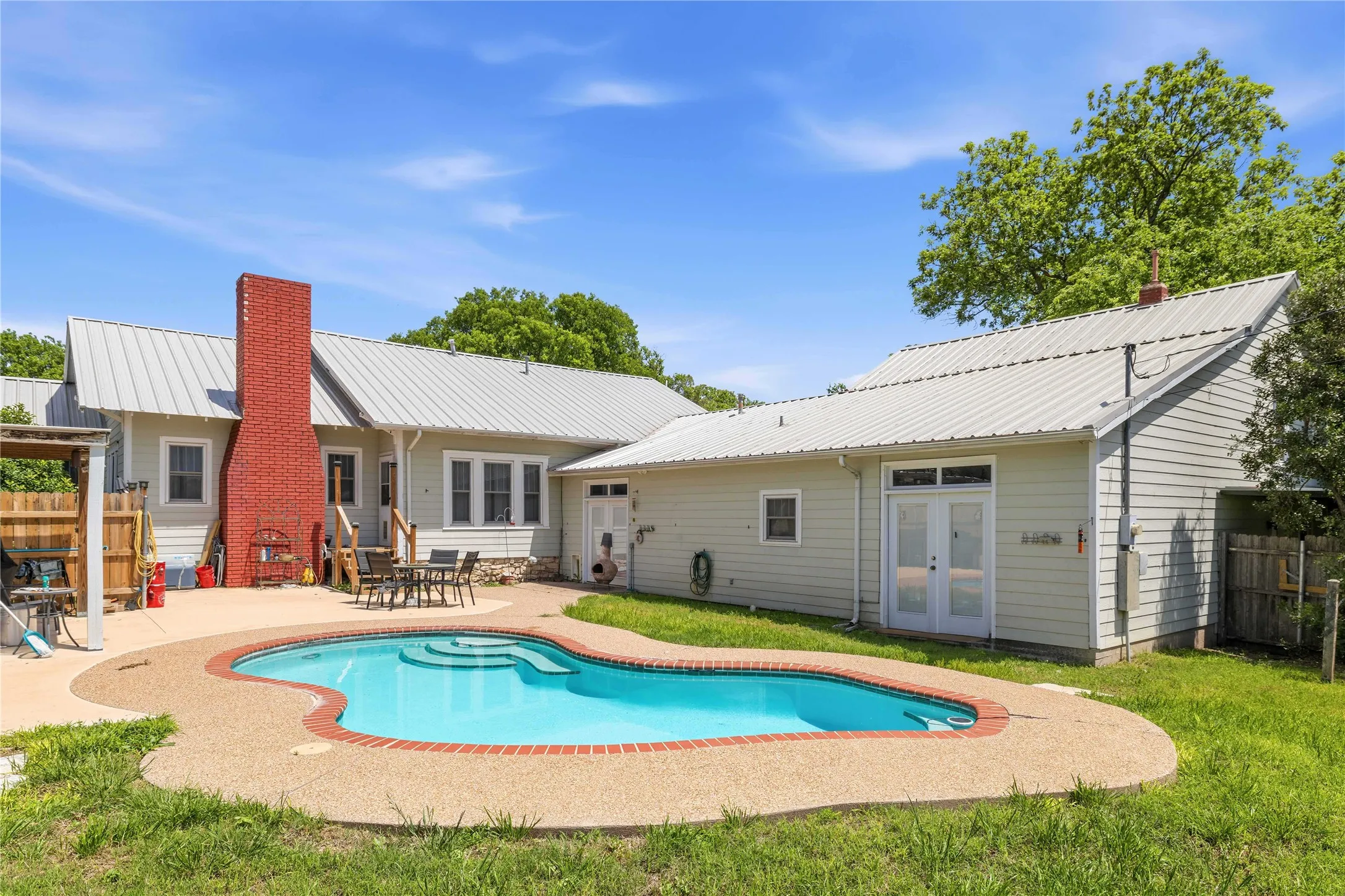 Single Family Residence For Sale in Mills County , 701 4th Street, Goldthwaite, Texas 76844, 5 Bedroom, 4 Bathroom, 1 Garage spaces, 3,204 Sqft, built in 1925, Price $394,999, mls#21249612, Real Estate Agent in Goldthwaite, Homes For Sale in Mills county, Homes For Sale in Goldthwaite, Realtor in Goldthwaite Texas, Real Estate Brokerage Independent Realty Texas, Luminita Cordes Realtor