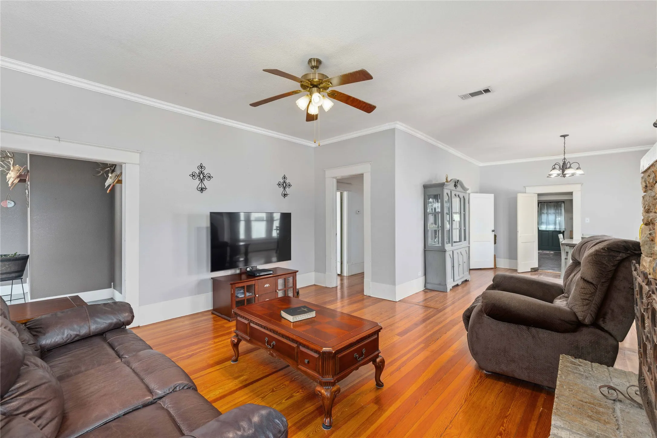 Single Family Residence For Sale in Mills County , 701 4th Street, Goldthwaite, Texas 76844, 5 Bedroom, 4 Bathroom, 1 Garage spaces, 3,204 Sqft, built in 1925, Price $394,999, mls#21249612, Real Estate Agent in Goldthwaite, Homes For Sale in Mills county, Homes For Sale in Goldthwaite, Realtor in Goldthwaite Texas, Real Estate Brokerage Independent Realty Texas, Luminita Cordes Realtor