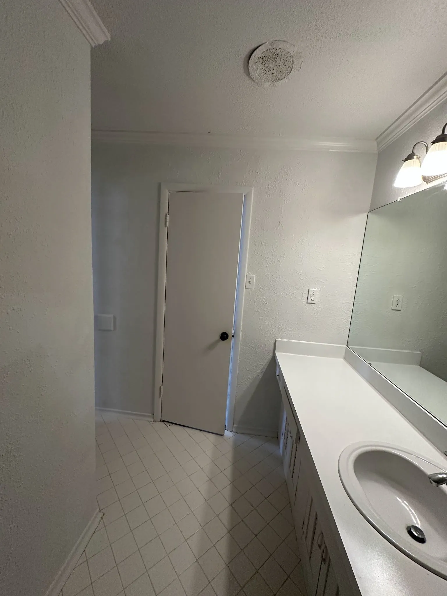 Apartment For Rent in Dallas County , 4115 Douglas Avenue 203, Dallas, Texas 75219, 1 Bedroom, 1 Bathroom, Garage spaces, 633 Sqft, built in 1950, Price $1,100, mls#21253785, Real Estate Agent in Dallas, Homes For Rent in Dallas county, Homes For Rent in Dallas, Realtor in Dallas Texas, Real Estate Brokerage Independent Realty Texas, Luminita Cordes Realtor
