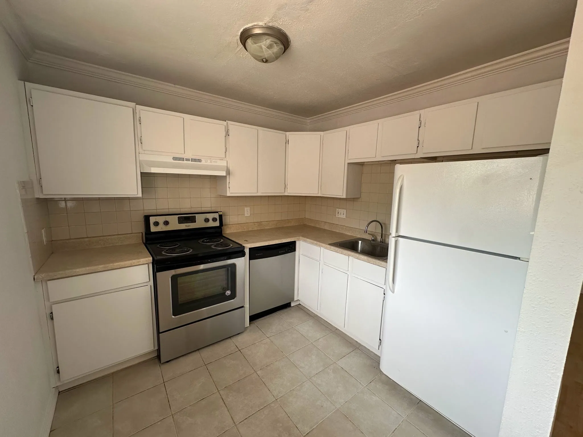 Apartment For Rent in Dallas County , 4115 Douglas Avenue 203, Dallas, Texas 75219, 1 Bedroom, 1 Bathroom, Garage spaces, 633 Sqft, built in 1950, Price $1,100, mls#21253785, Real Estate Agent in Dallas, Homes For Rent in Dallas county, Homes For Rent in Dallas, Realtor in Dallas Texas, Real Estate Brokerage Independent Realty Texas, Luminita Cordes Realtor