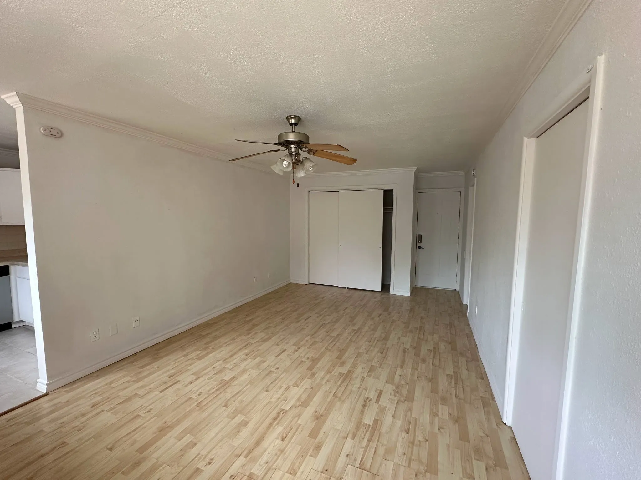 Apartment For Rent in Dallas County , 4115 Douglas Avenue 203, Dallas, Texas 75219, 1 Bedroom, 1 Bathroom, Garage spaces, 633 Sqft, built in 1950, Price $1,100, mls#21253785, Real Estate Agent in Dallas, Homes For Rent in Dallas county, Homes For Rent in Dallas, Realtor in Dallas Texas, Real Estate Brokerage Independent Realty Texas, Luminita Cordes Realtor