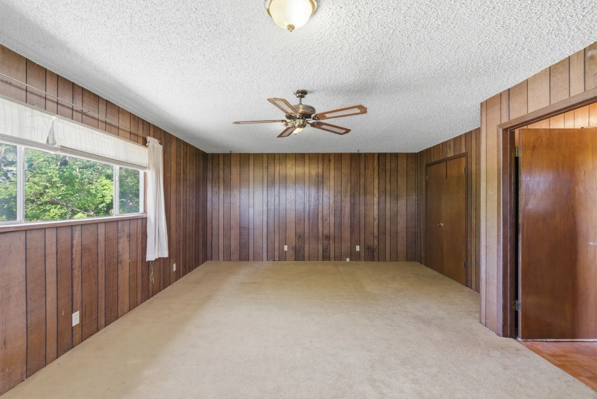 Single Family Residence For Sale in Tarrant County , 7485 Portwood Road, Azle, Texas 76020, 5 Bedroom, 3 Bathroom, 2 Garage spaces, 2,128 Sqft, built in 1972, Preowned, mls#21254291, Real Estate Agent in Azle, Homes For Sale in Tarrant county, Homes For Sale in Azle, Realtor in Azle Texas, Real Estate Brokerage Independent Realty Texas, Luminita Cordes Realtor