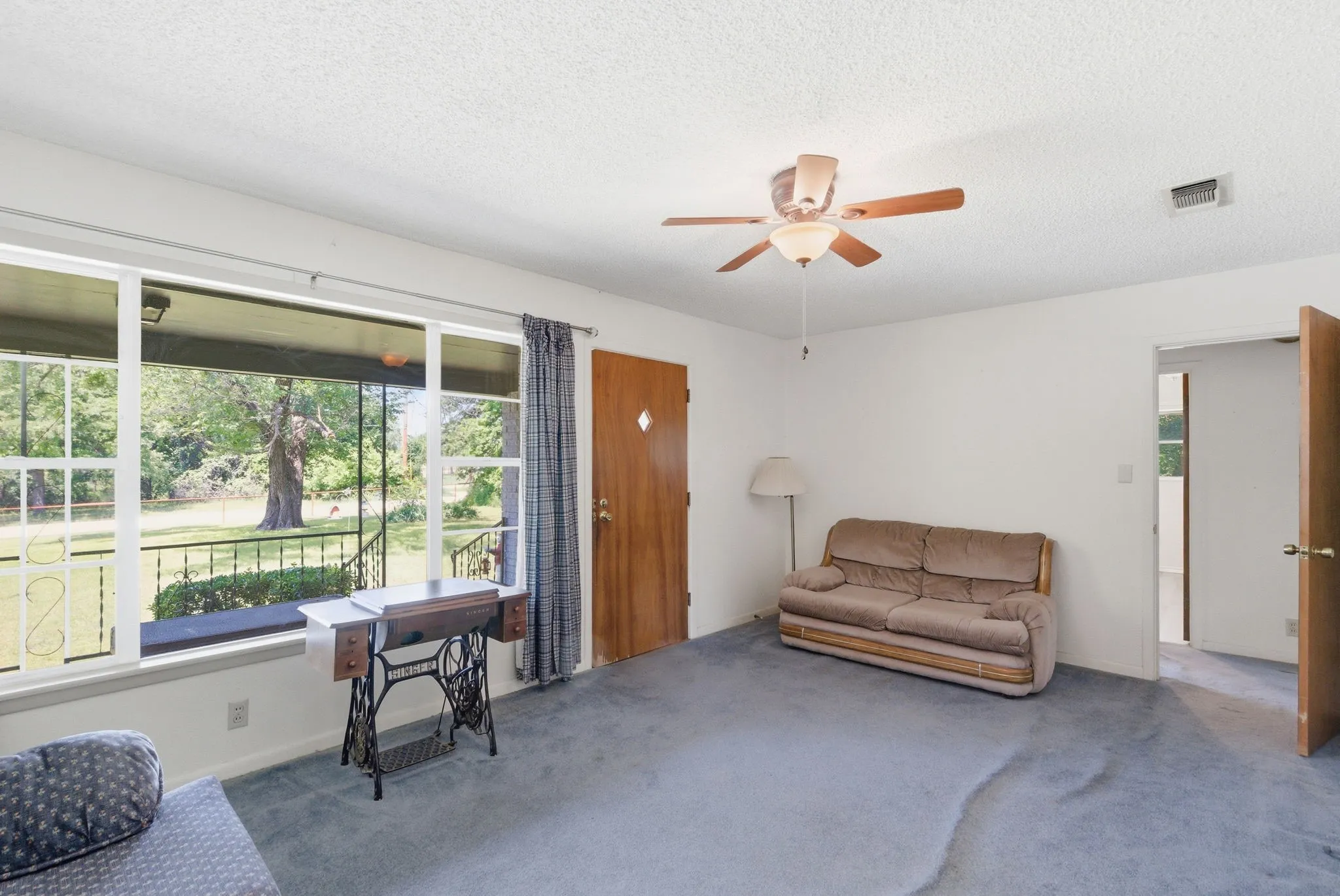 Single Family Residence For Sale in Tarrant County , 7485 Portwood Road, Azle, Texas 76020, 5 Bedroom, 3 Bathroom, 2 Garage spaces, 2,128 Sqft, built in 1972, Preowned, mls#21254291, Real Estate Agent in Azle, Homes For Sale in Tarrant county, Homes For Sale in Azle, Realtor in Azle Texas, Real Estate Brokerage Independent Realty Texas, Luminita Cordes Realtor