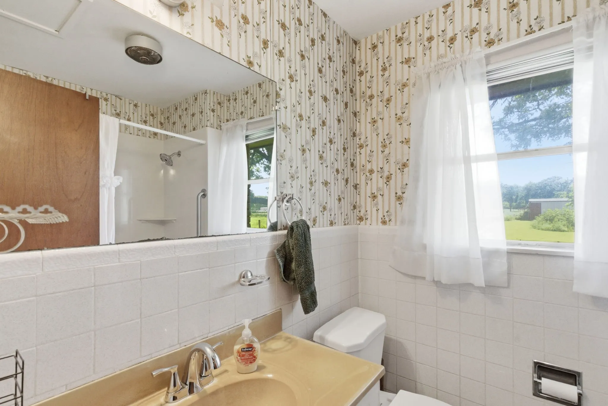 Single Family Residence For Sale in Tarrant County , 7485 Portwood Road, Azle, Texas 76020, 5 Bedroom, 3 Bathroom, 2 Garage spaces, 2,128 Sqft, built in 1972, Preowned, mls#21254291, Real Estate Agent in Azle, Homes For Sale in Tarrant county, Homes For Sale in Azle, Realtor in Azle Texas, Real Estate Brokerage Independent Realty Texas, Luminita Cordes Realtor